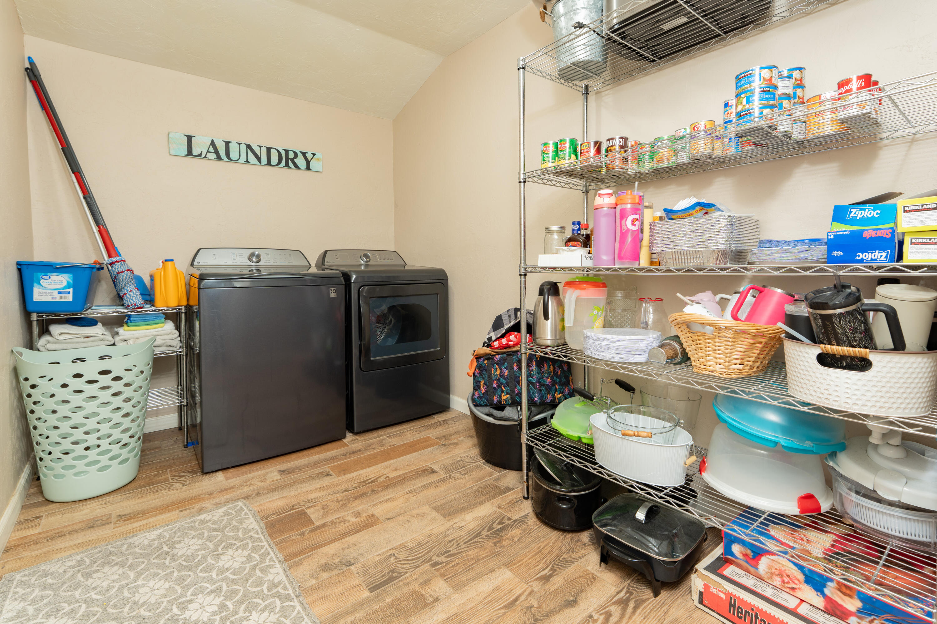 1145 N M St, Tulare, CA 93274