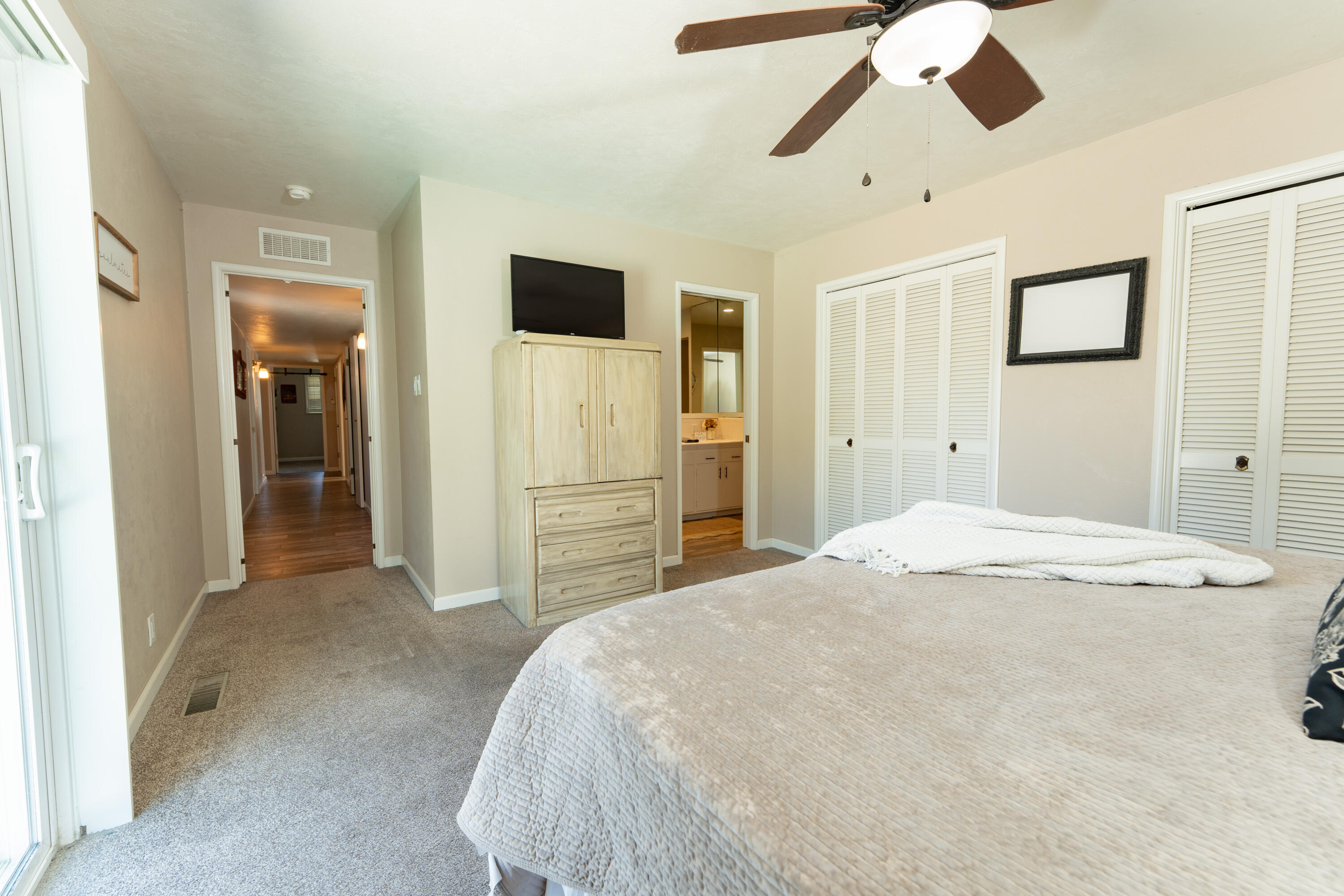 1145 N M St, Tulare, CA 93274