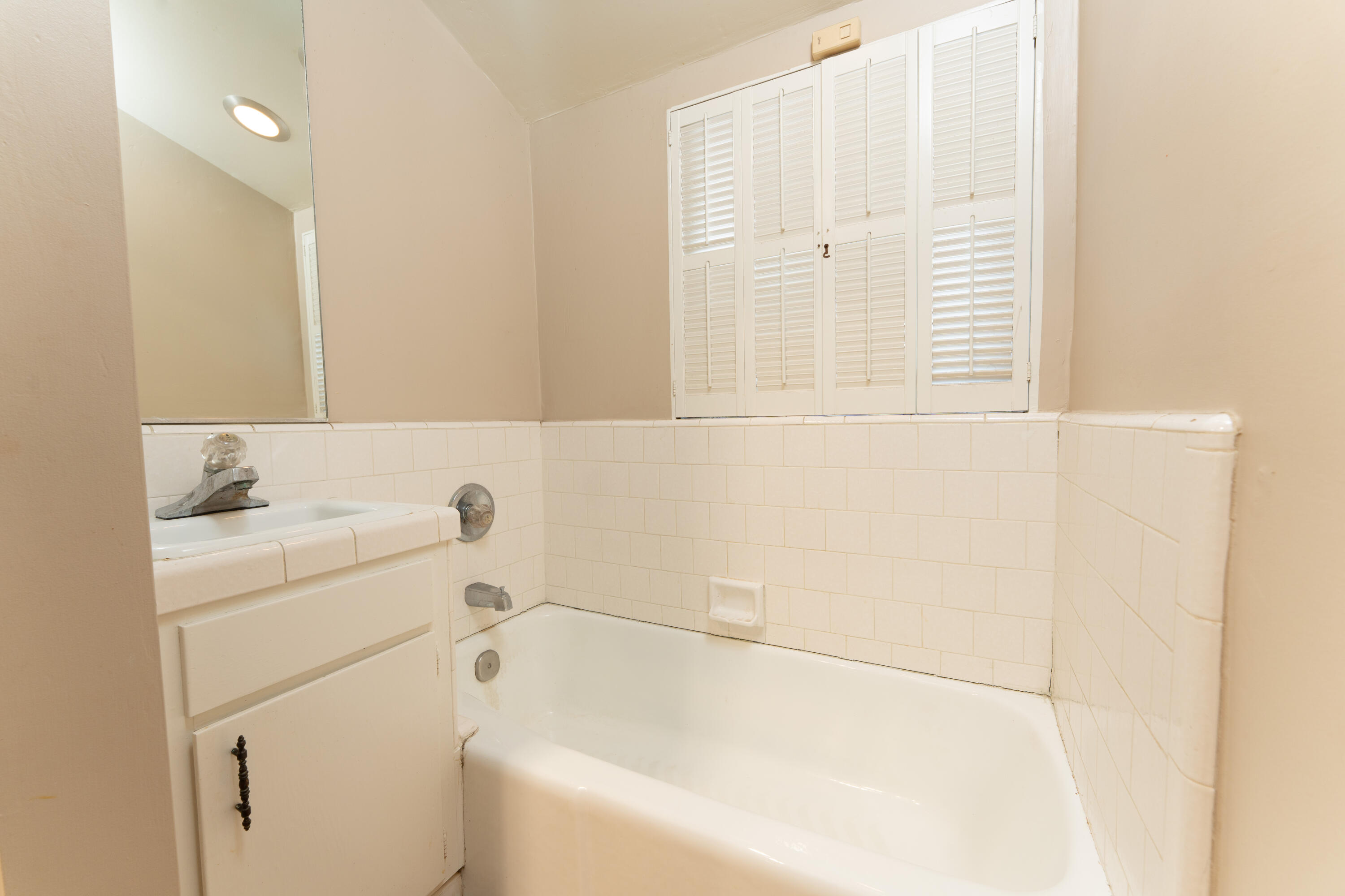 1145 N M St, Tulare, CA 93274