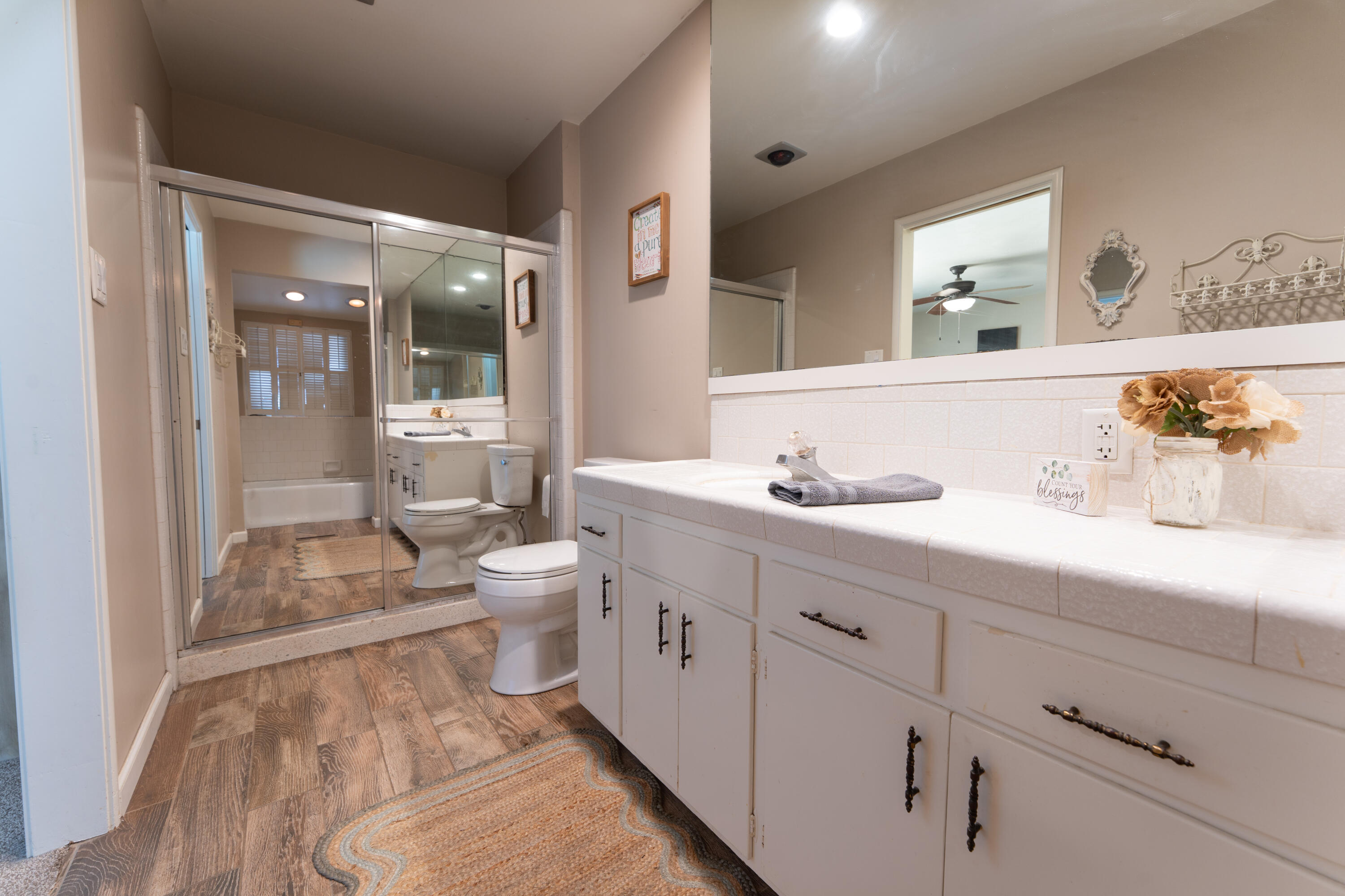 1145 N M St, Tulare, CA 93274