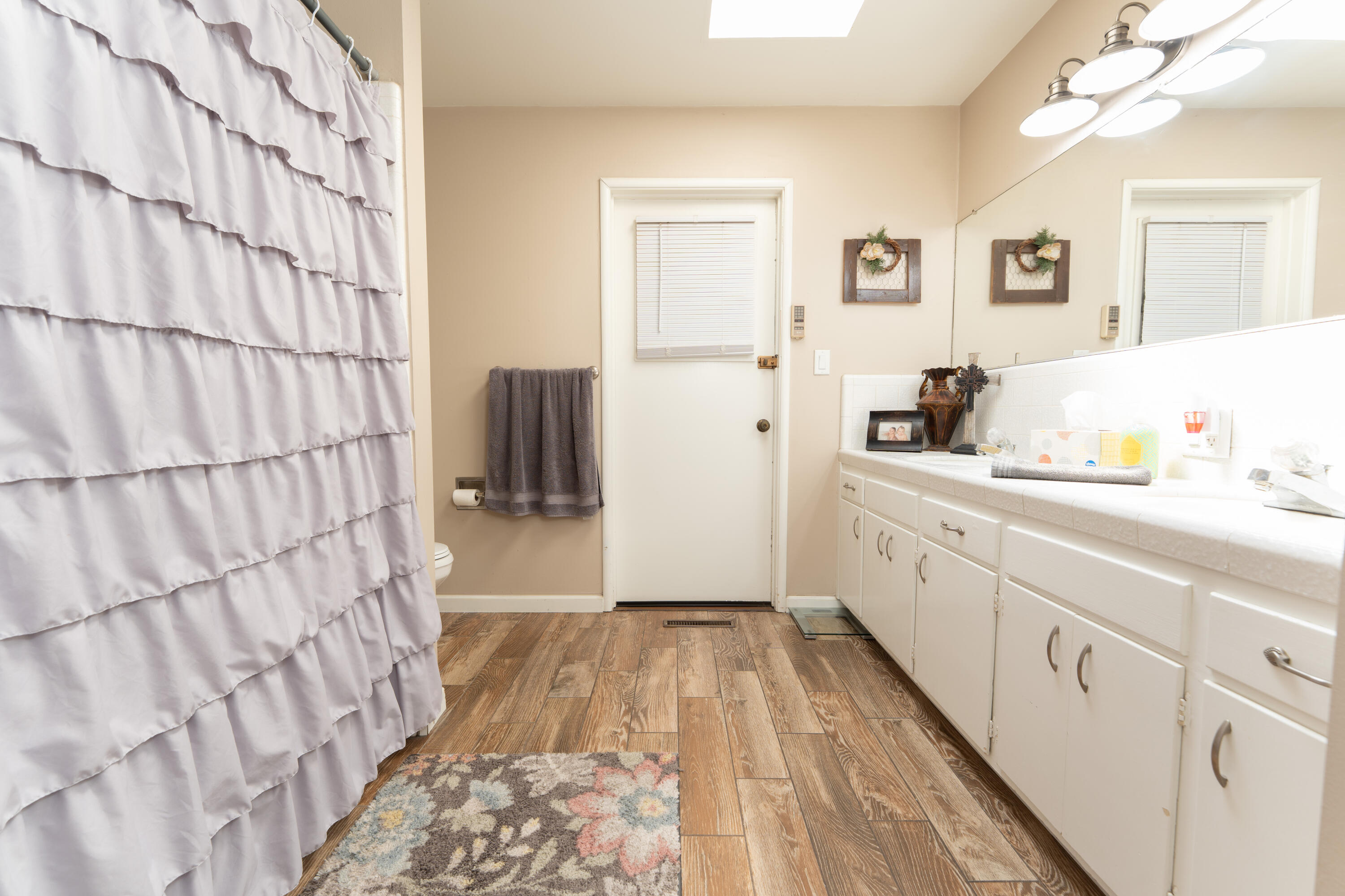 1145 N M St, Tulare, CA 93274