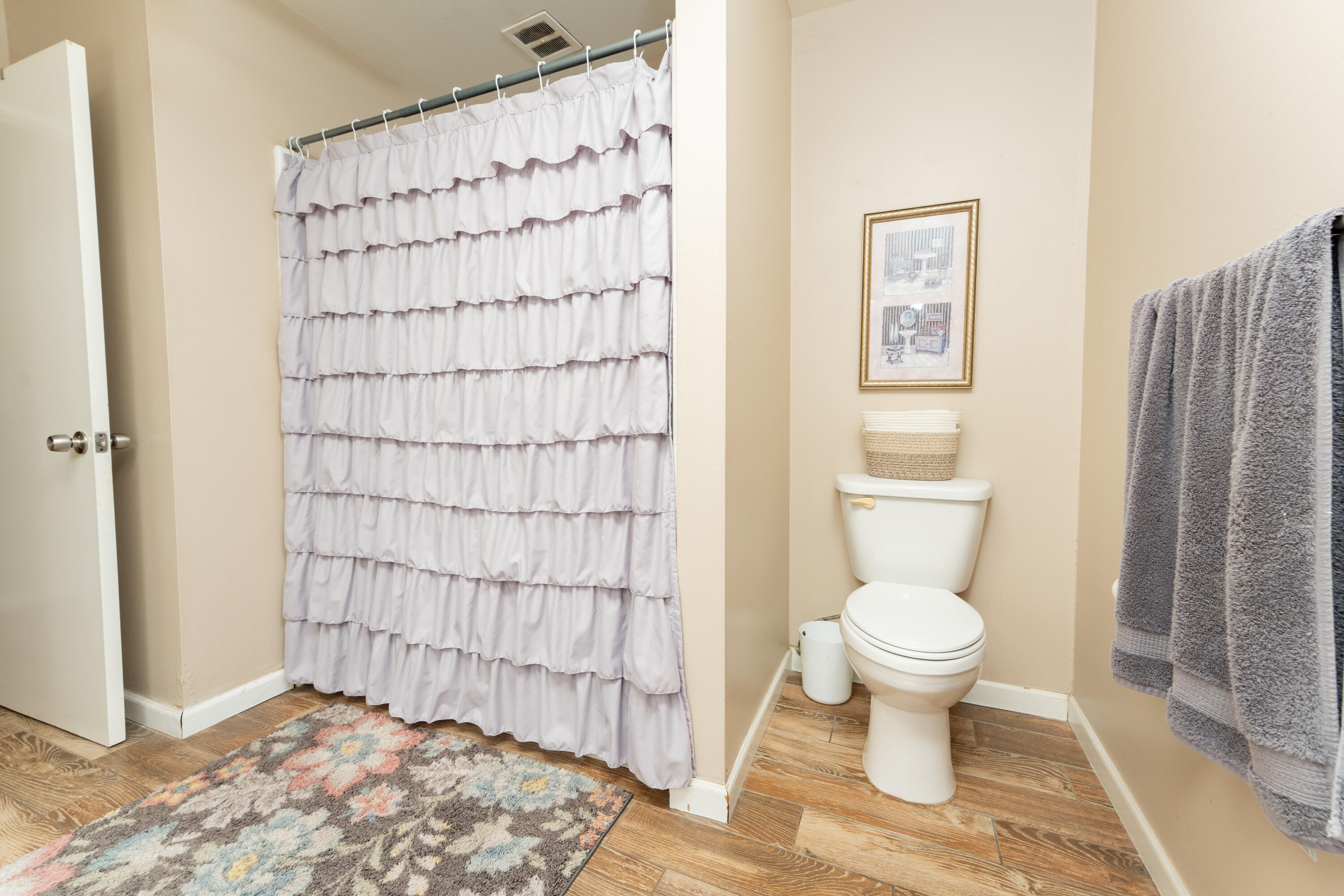 1145 N M St, Tulare, CA 93274