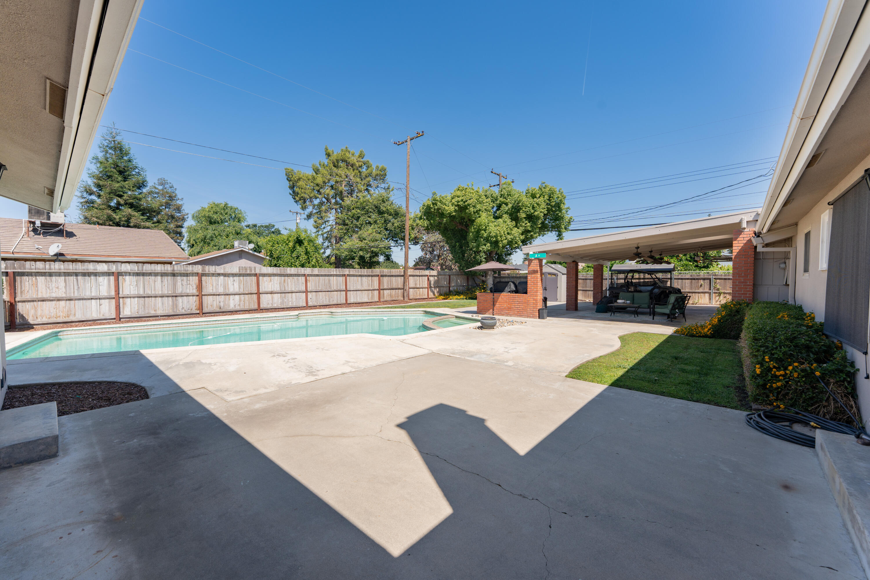 1145 N M St, Tulare, CA 93274