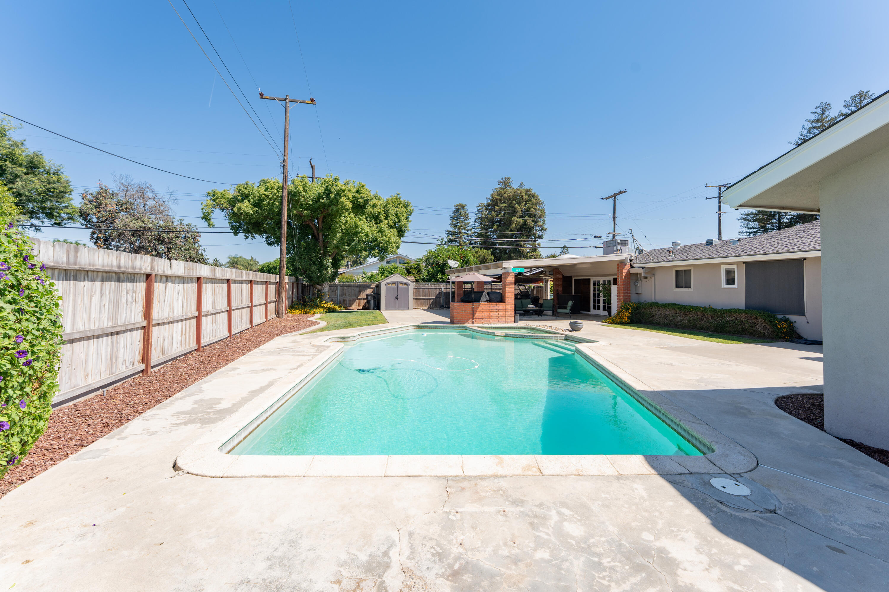 1145 N M St, Tulare, CA 93274