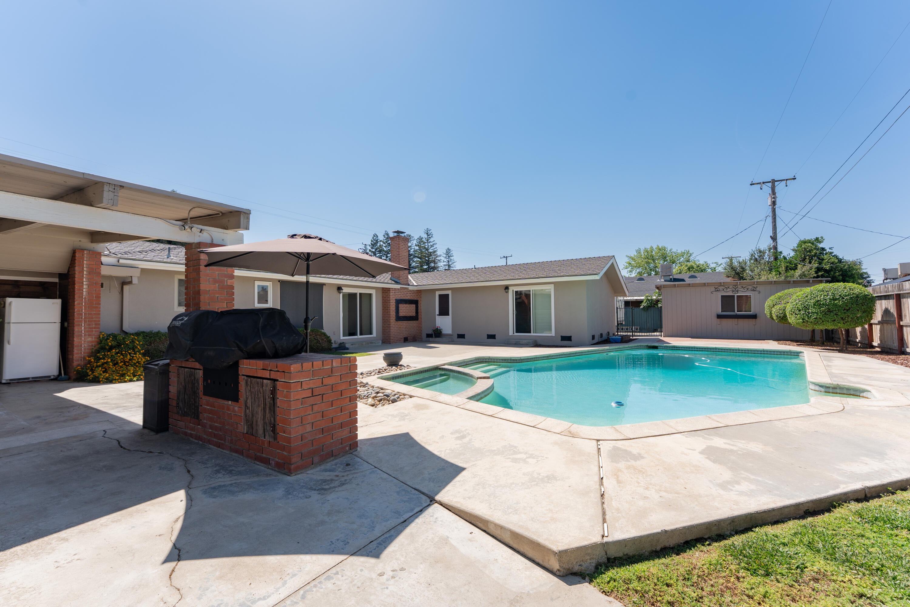 1145 N M St, Tulare, CA 93274