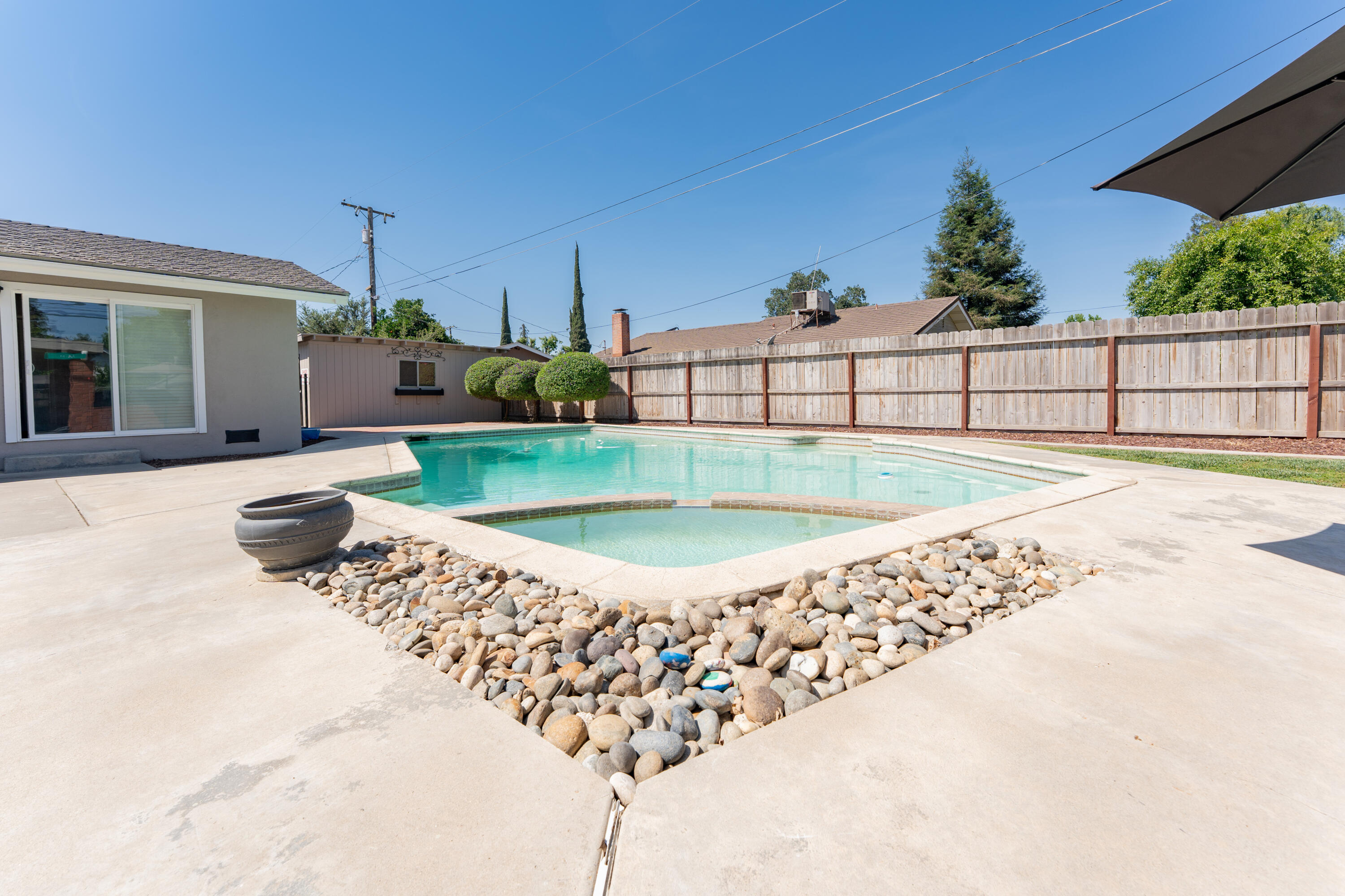 1145 N M St, Tulare, CA 93274