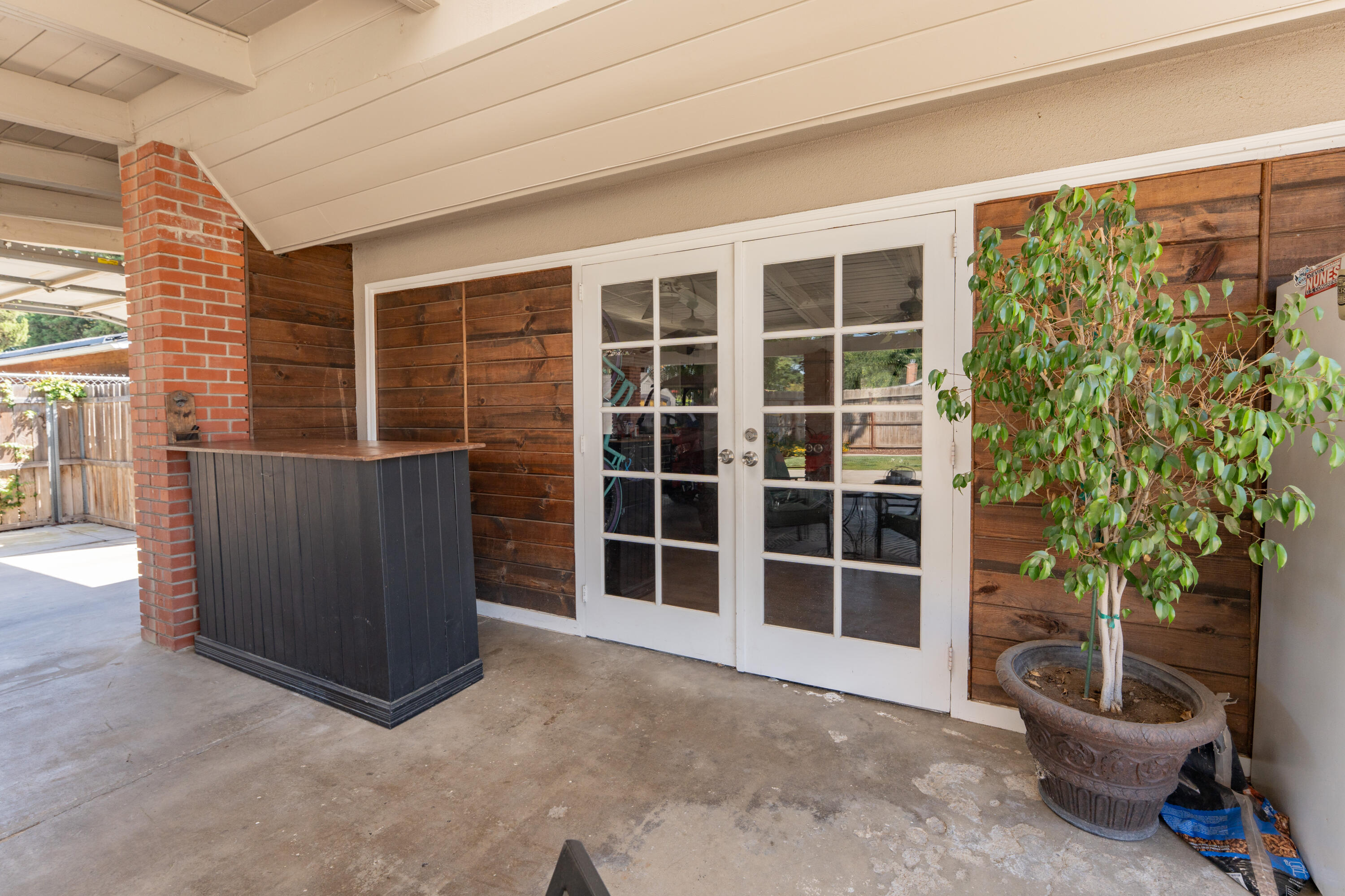 1145 N M St, Tulare, CA 93274
