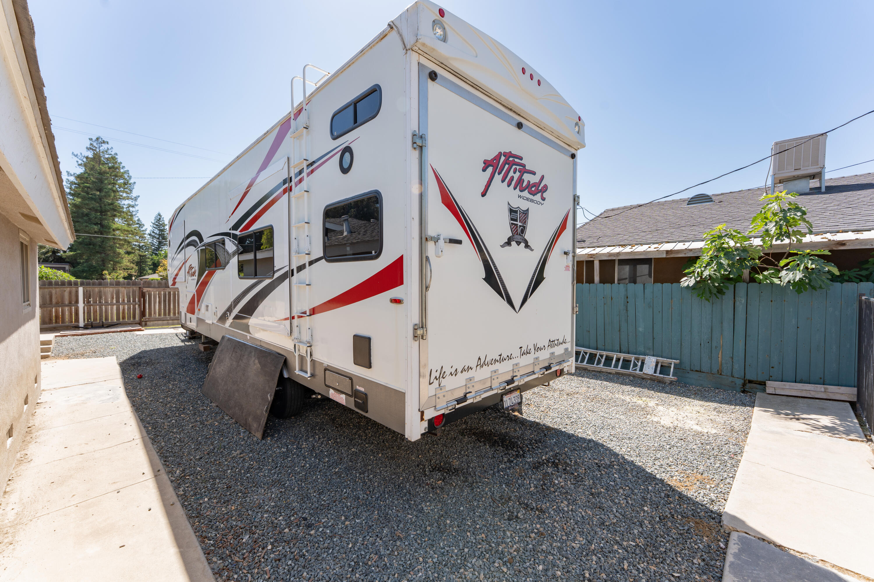 1145 N M St, Tulare, CA 93274