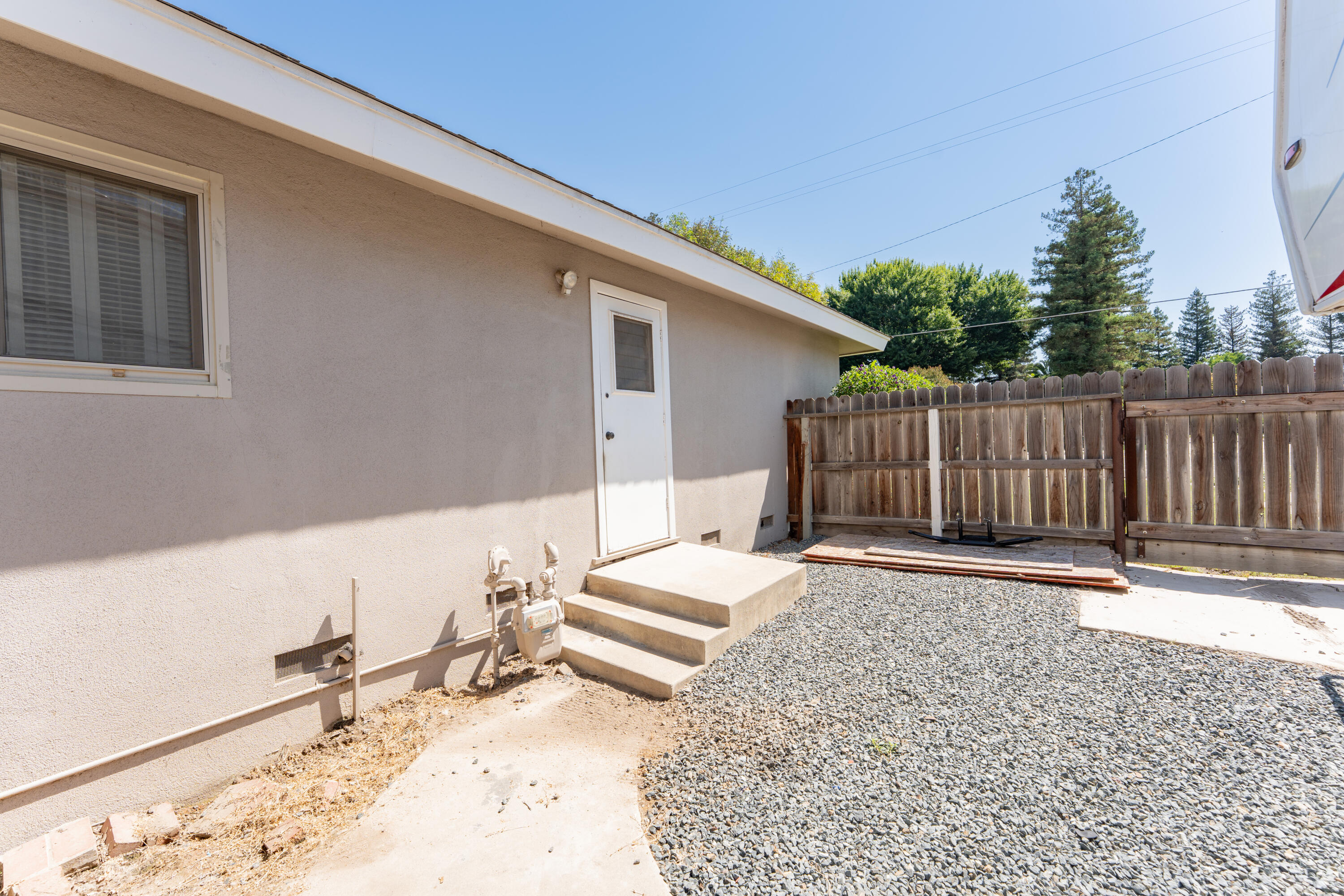 1145 N M St, Tulare, CA 93274