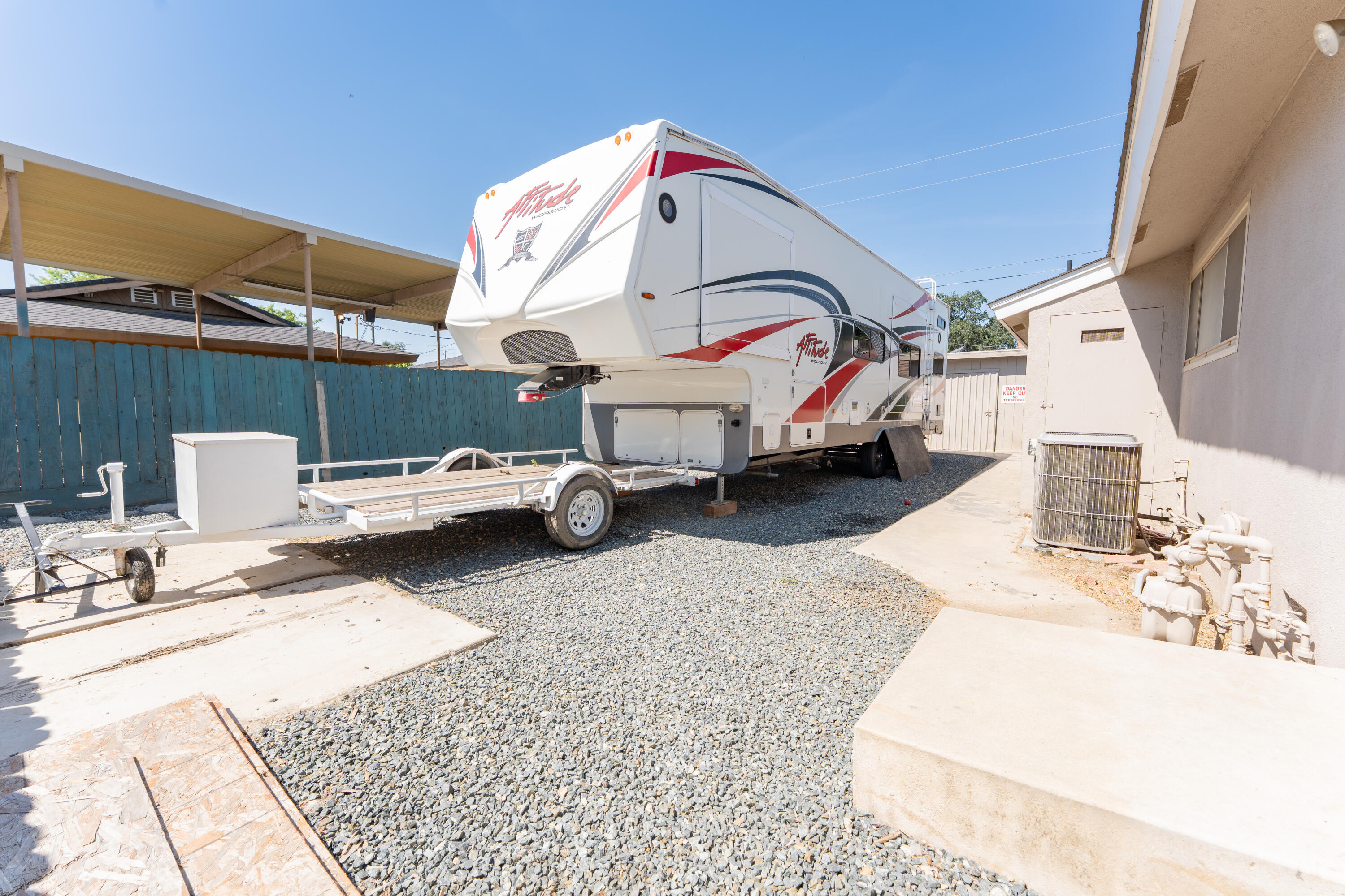 1145 N M St, Tulare, CA 93274