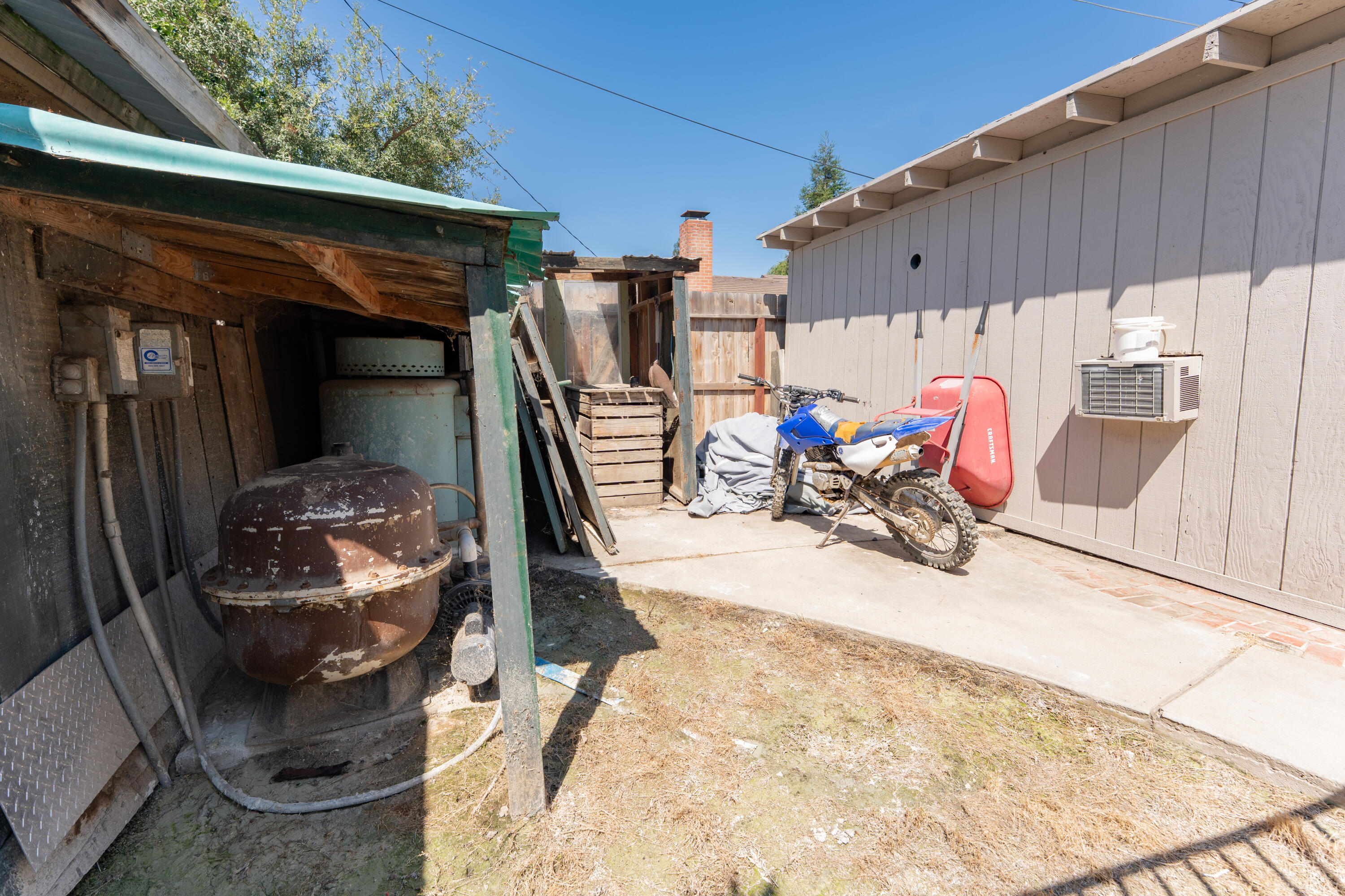 1145 N M St, Tulare, CA 93274