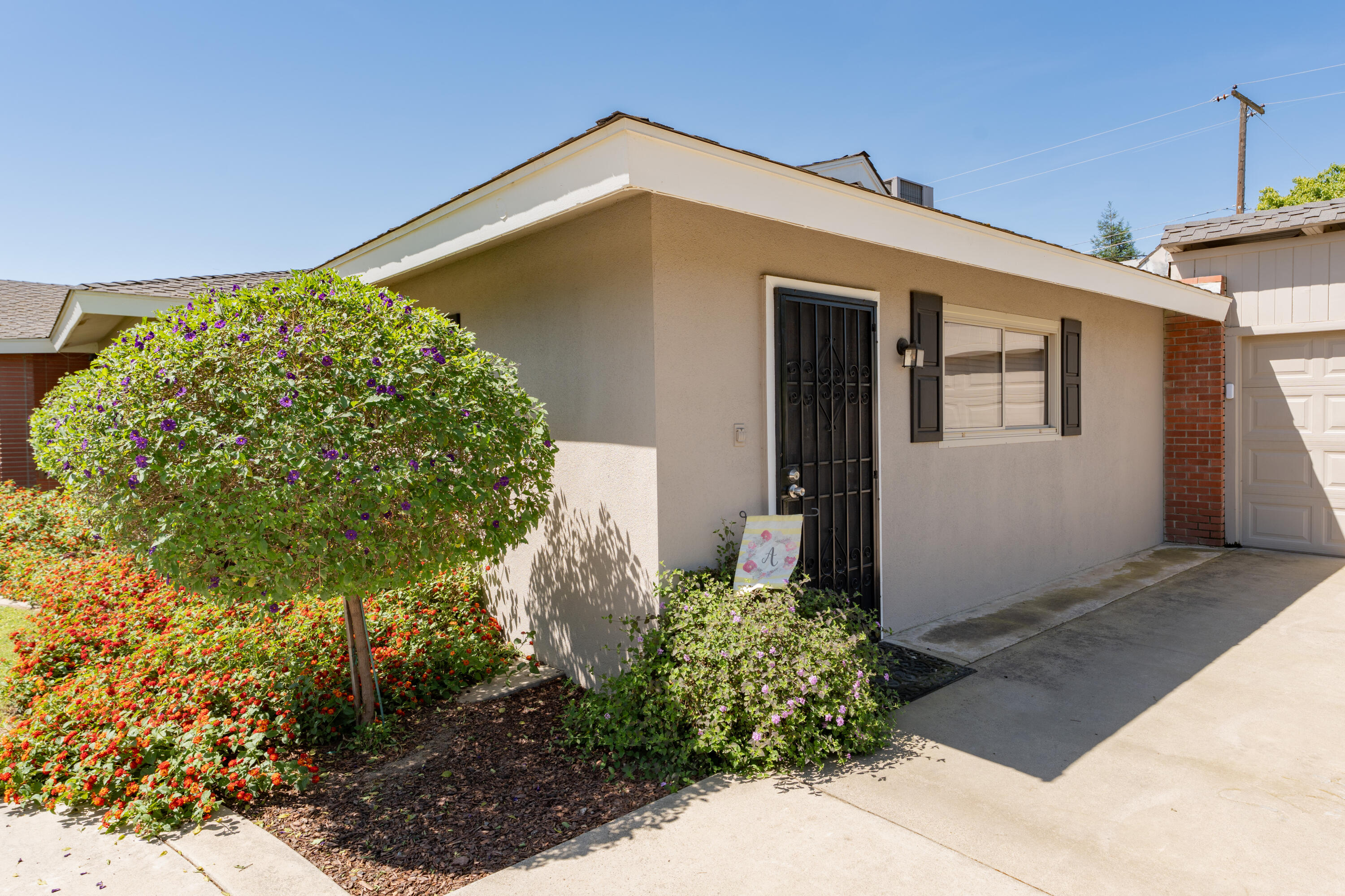 1145 N M St, Tulare, CA 93274