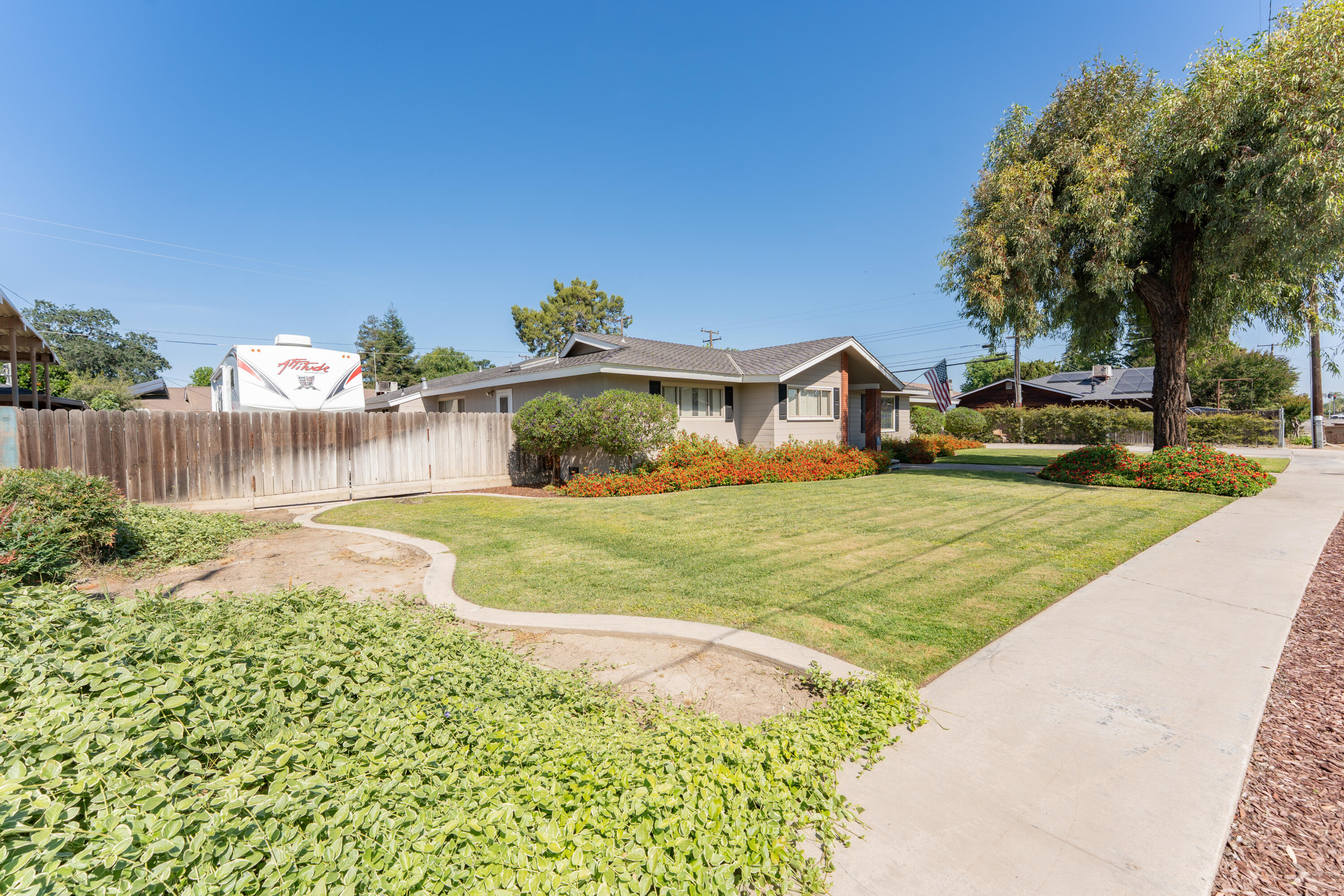 1145 N M St, Tulare, CA 93274