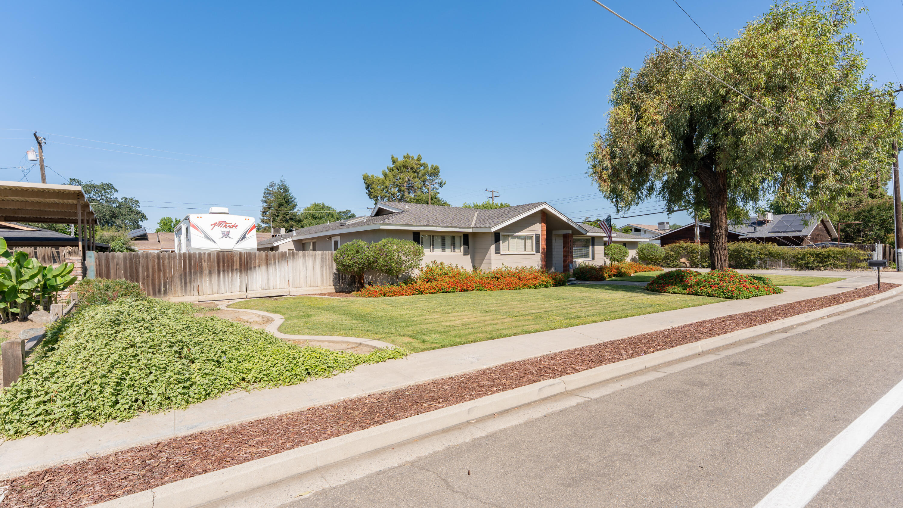 1145 N M St, Tulare, CA 93274