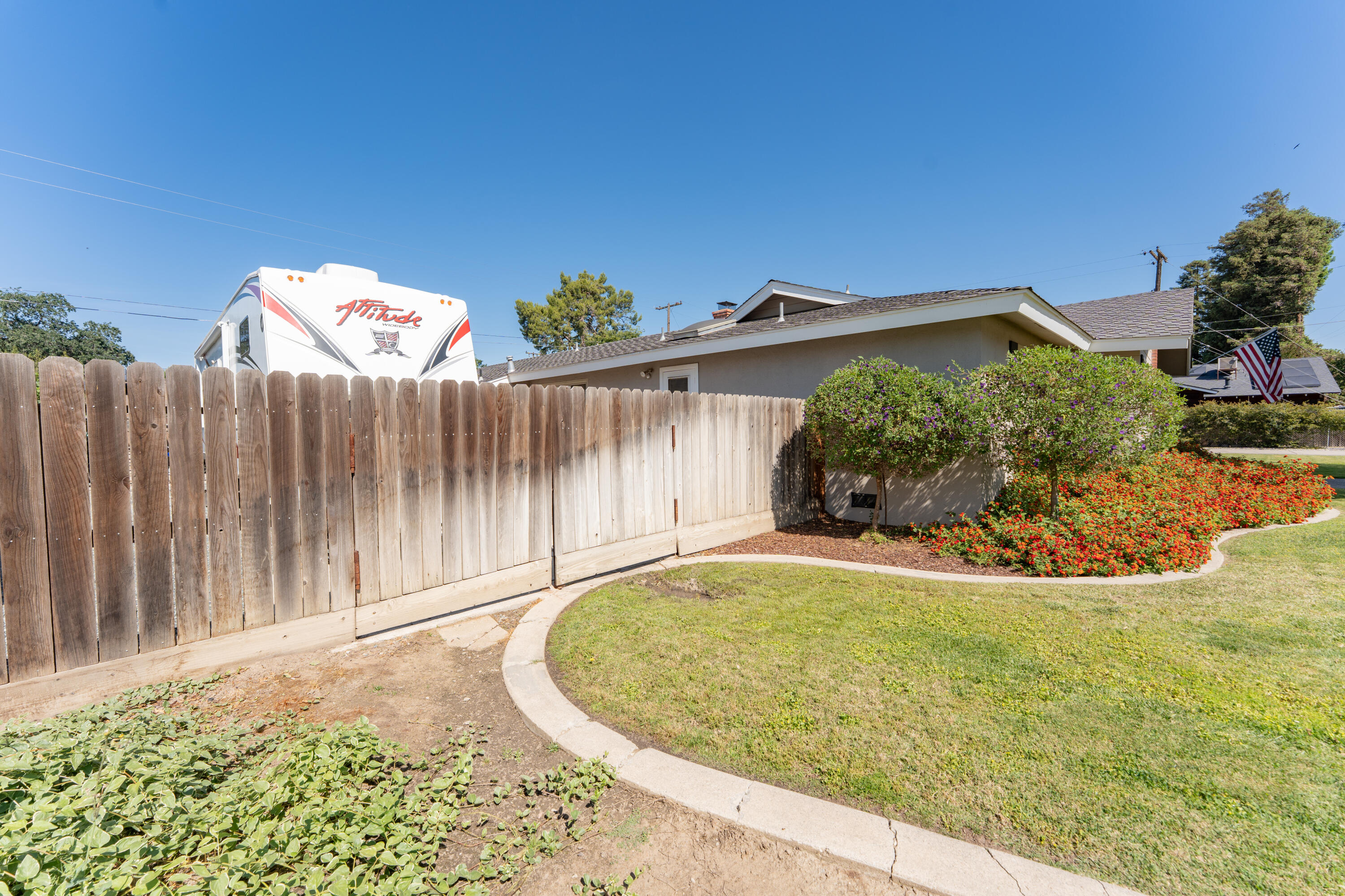 1145 N M St, Tulare, CA 93274