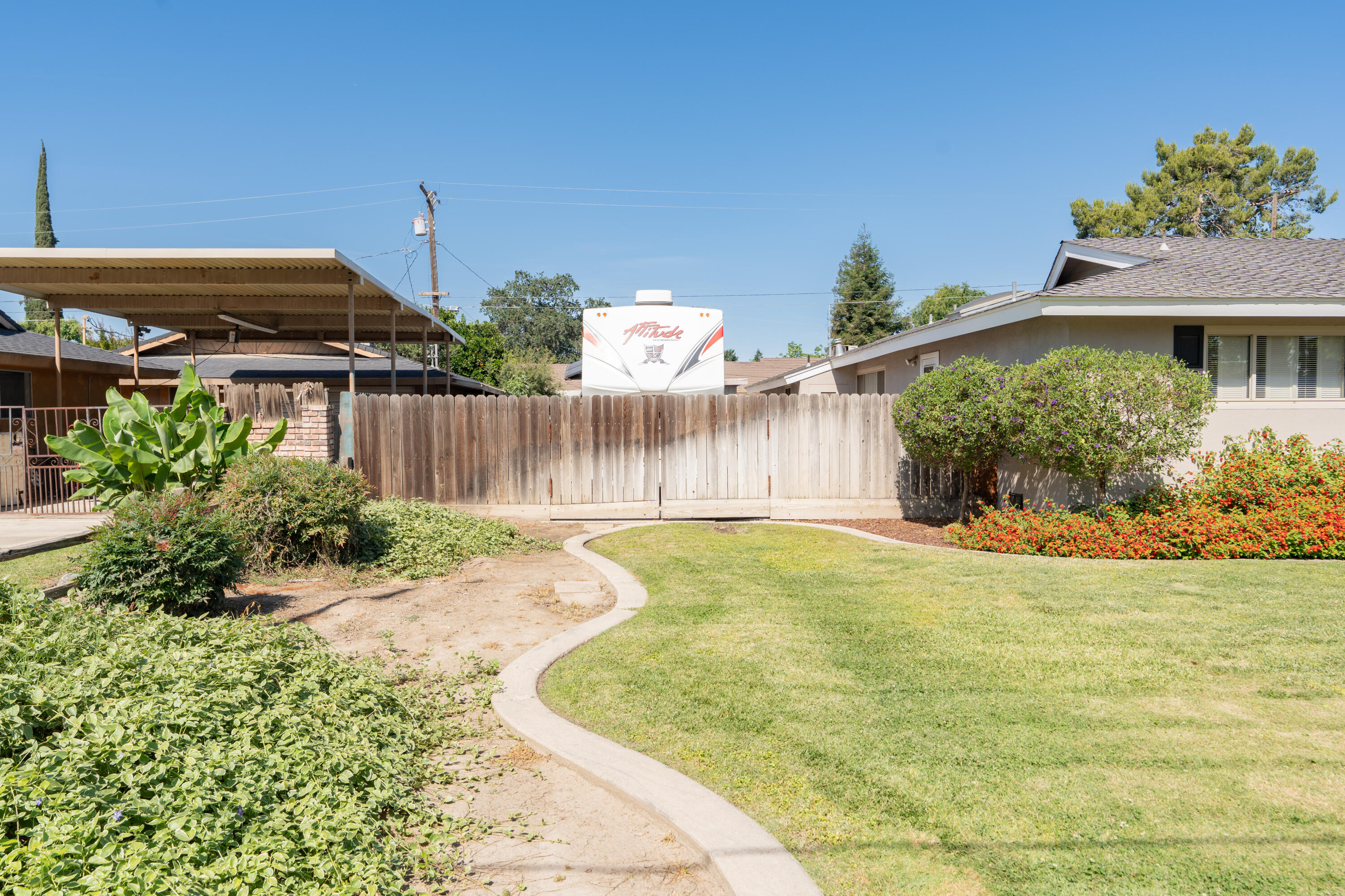 1145 N M St, Tulare, CA 93274