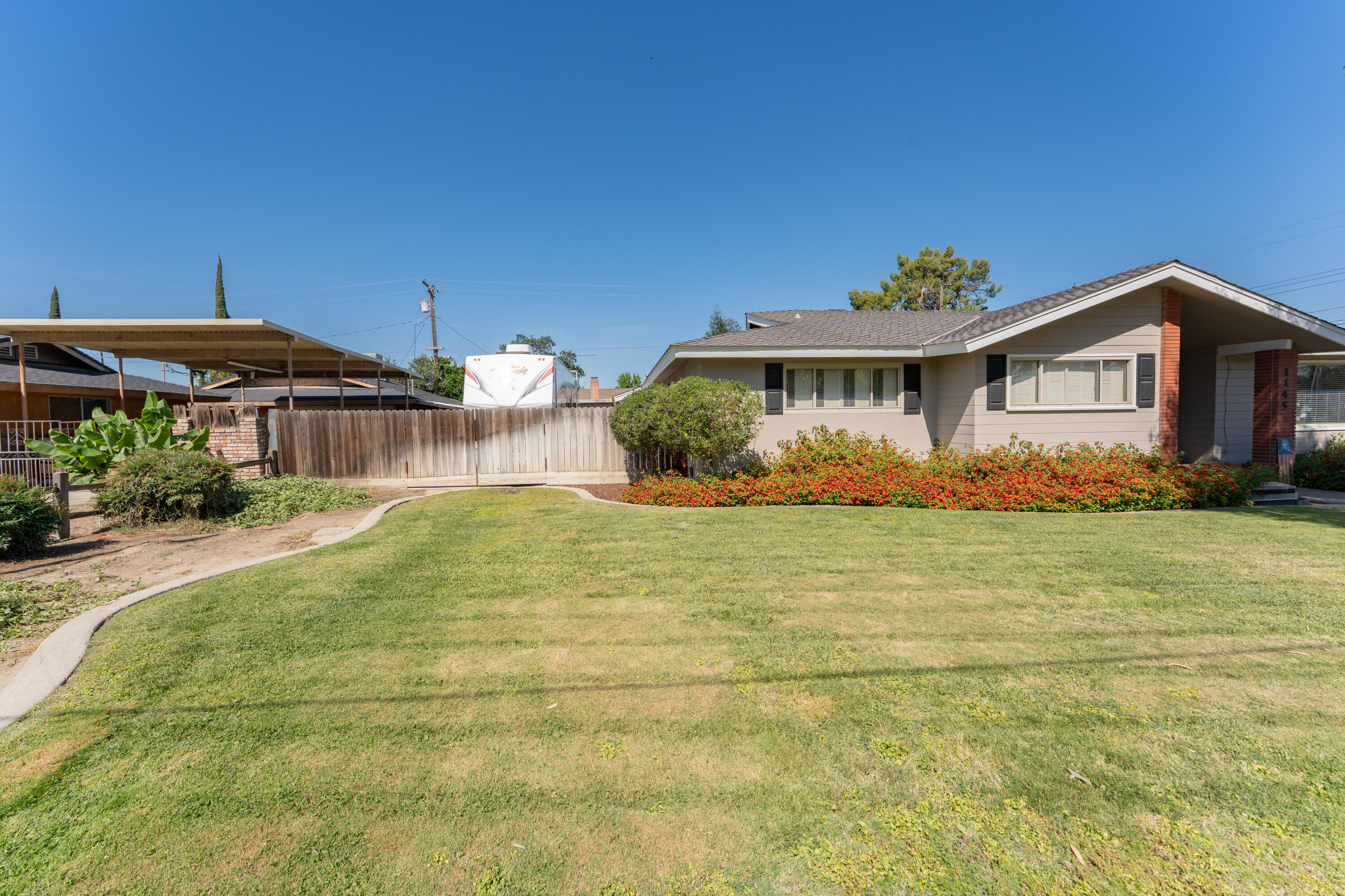 1145 N M St, Tulare, CA 93274