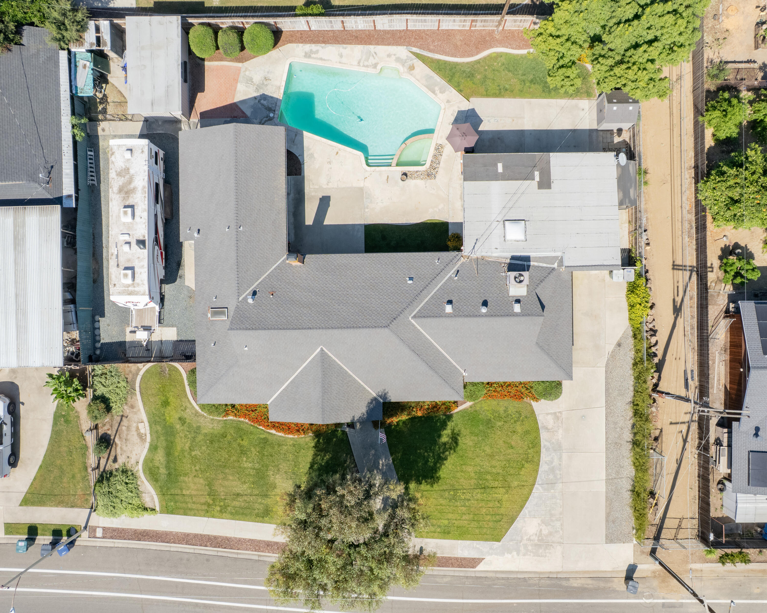 1145 N M St, Tulare, CA 93274