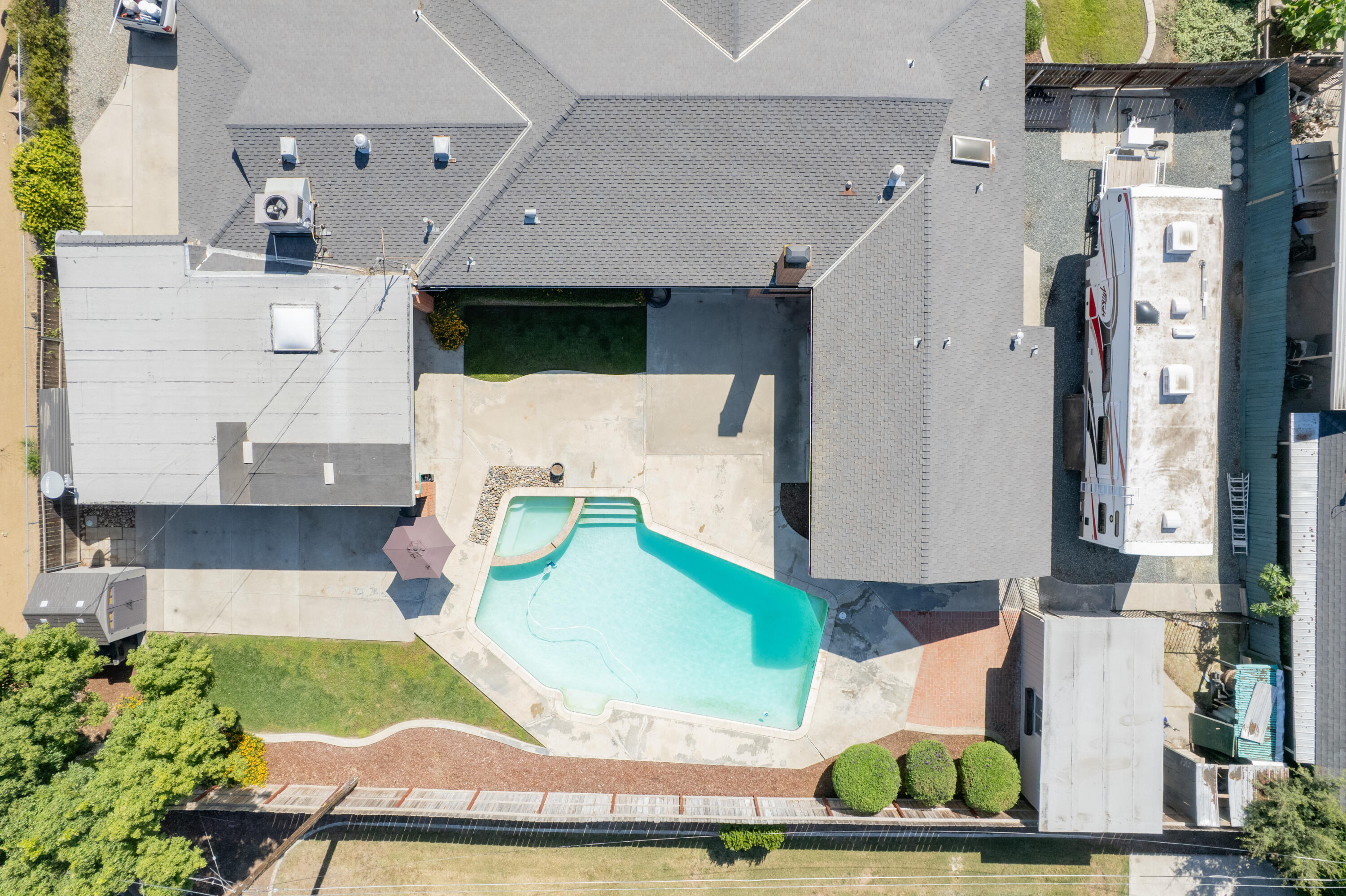 1145 N M St, Tulare, CA 93274