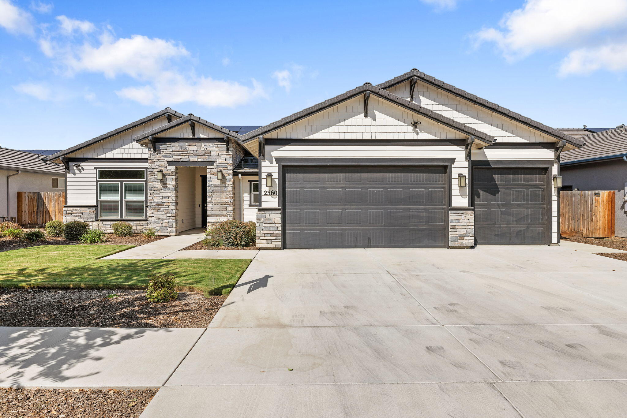 2360 W Bel Aire Ct, Porterville, CA 93257