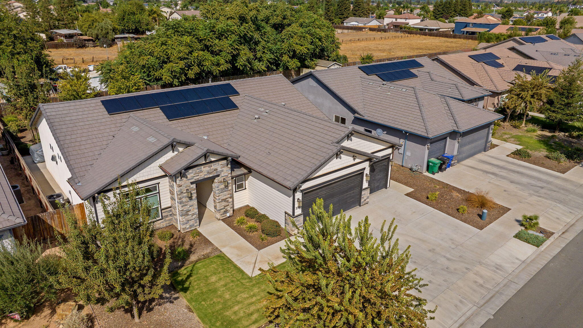 2360 W Bel Aire Ct, Porterville, CA 93257