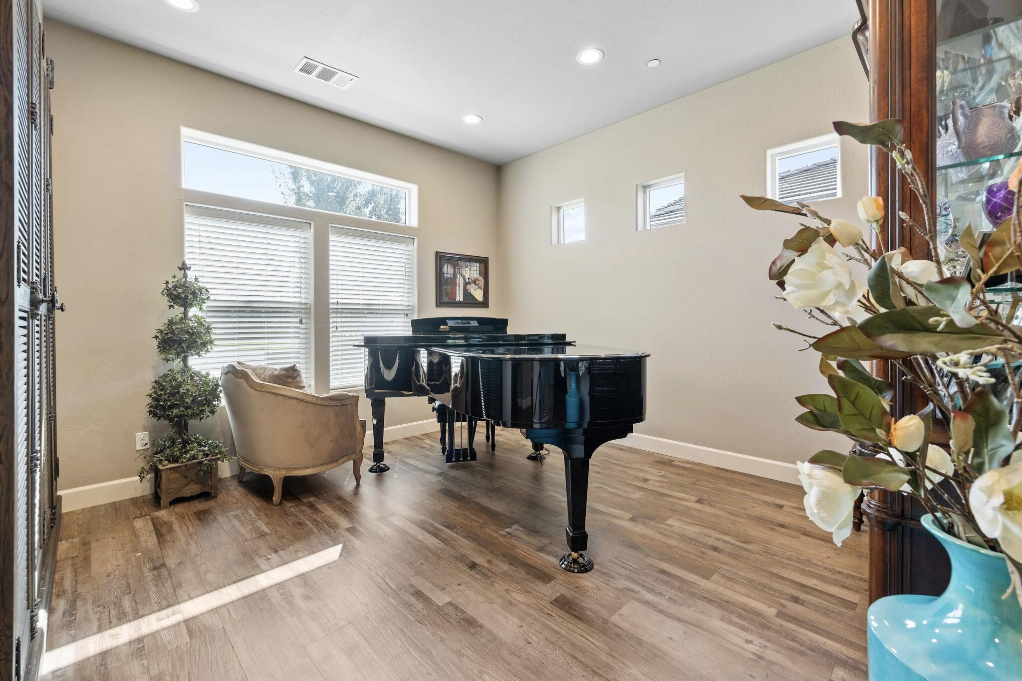 2360 W Bel Aire Ct, Porterville, CA 93257