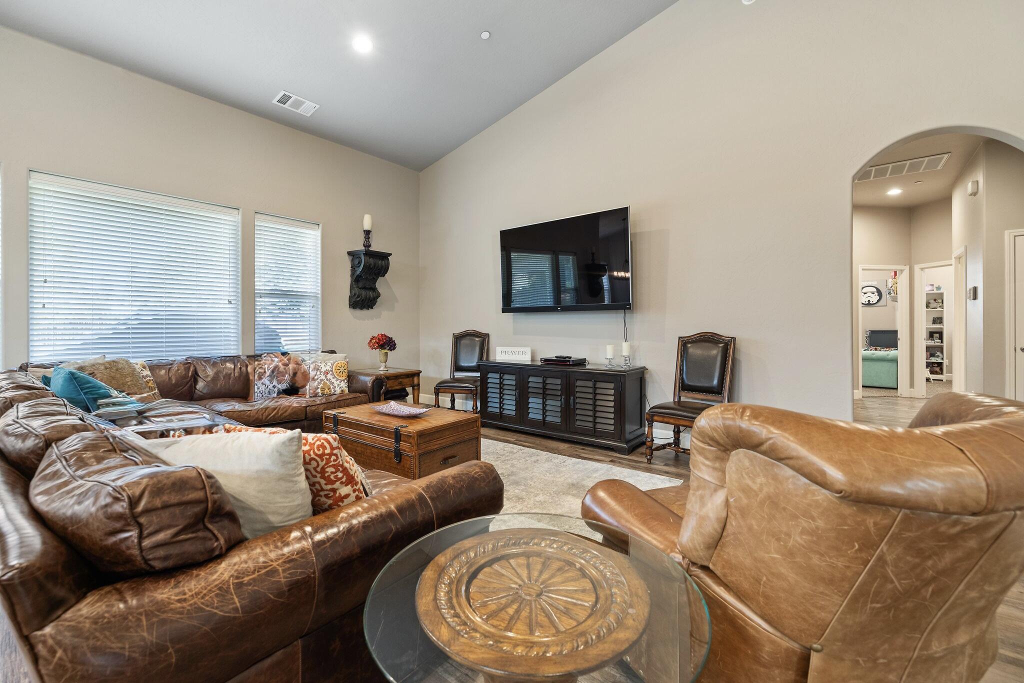 2360 W Bel Aire Ct, Porterville, CA 93257