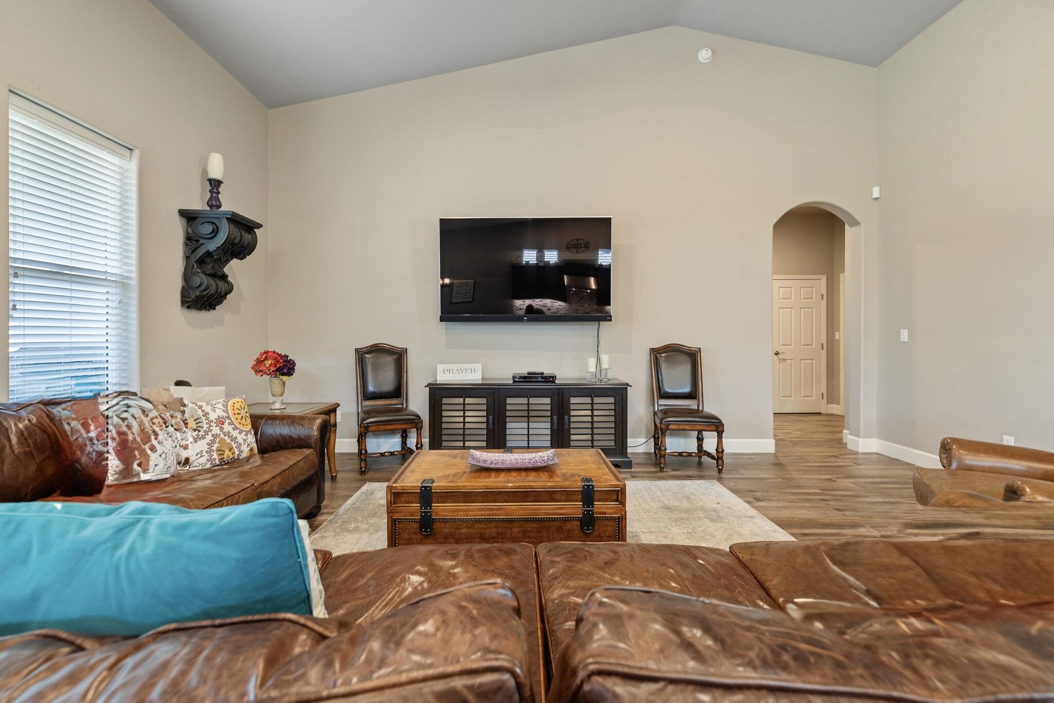 2360 W Bel Aire Ct, Porterville, CA 93257