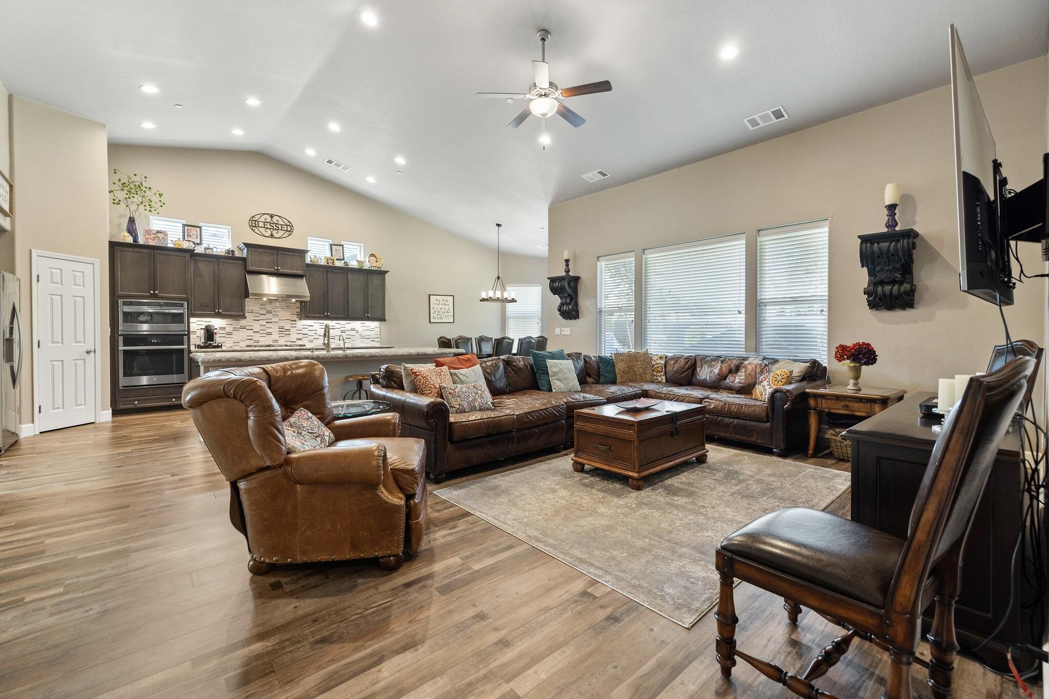 2360 W Bel Aire Ct, Porterville, CA 93257