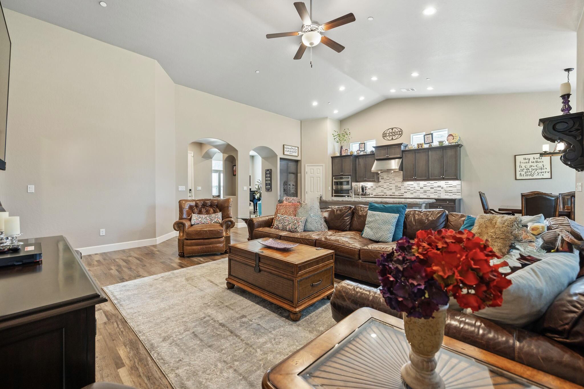 2360 W Bel Aire Ct, Porterville, CA 93257