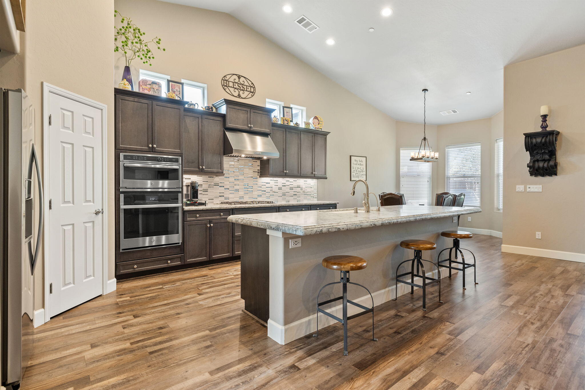 2360 W Bel Aire Ct, Porterville, CA 93257