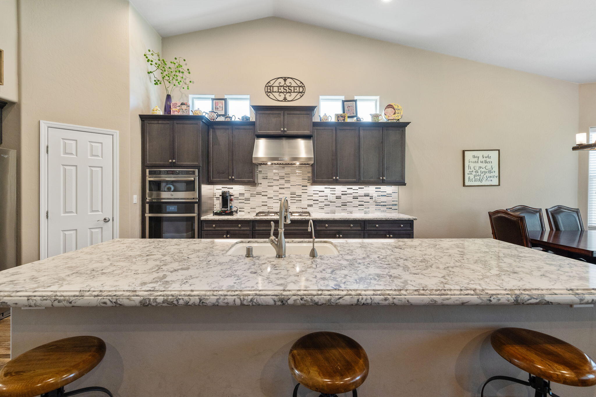 2360 W Bel Aire Ct, Porterville, CA 93257