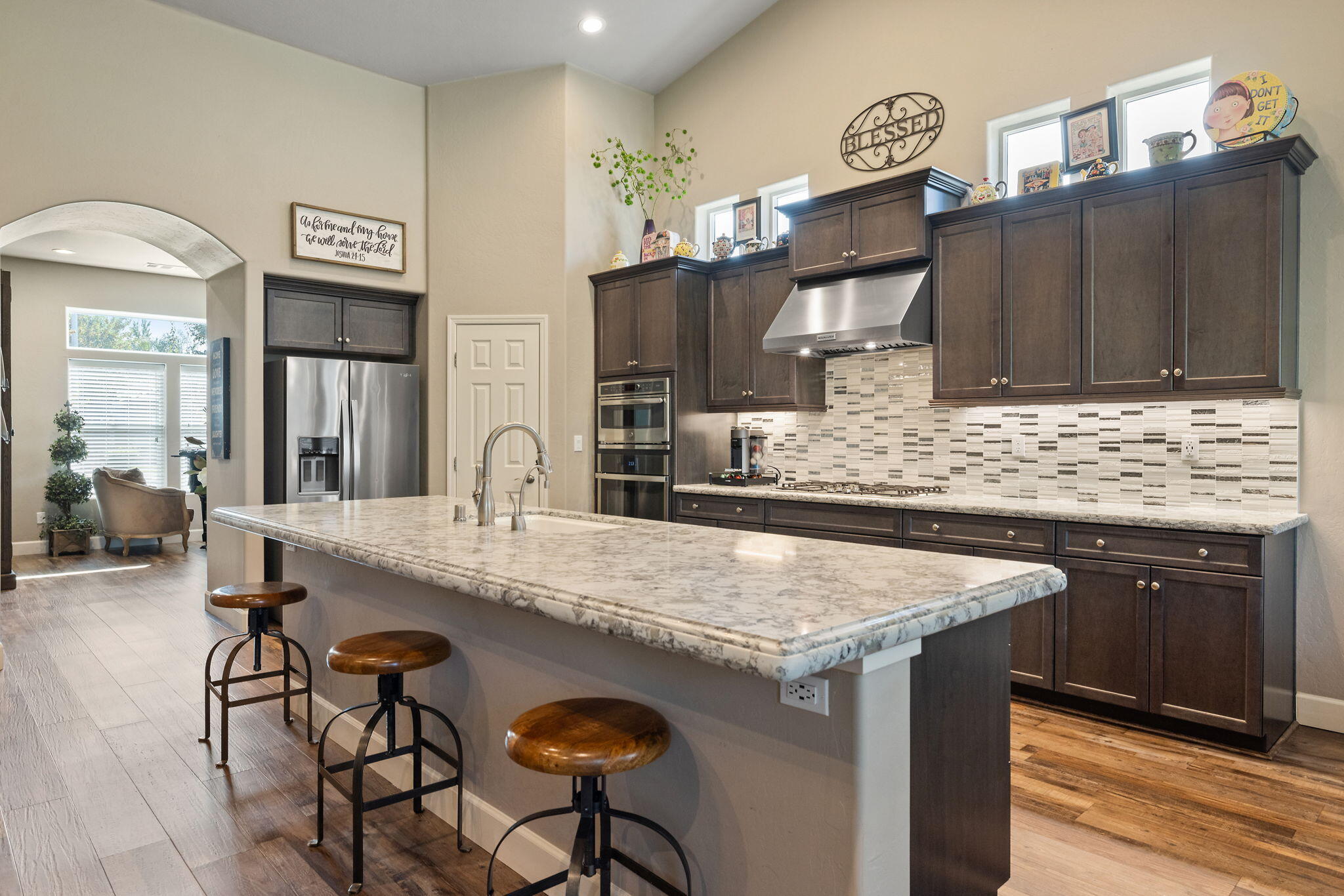 2360 W Bel Aire Ct, Porterville, CA 93257