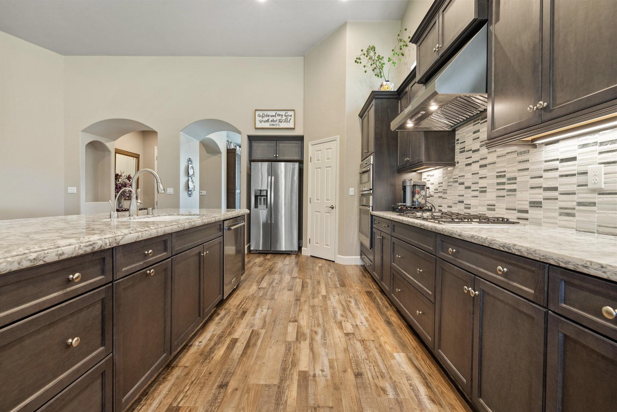 2360 W Bel Aire Ct, Porterville, CA 93257