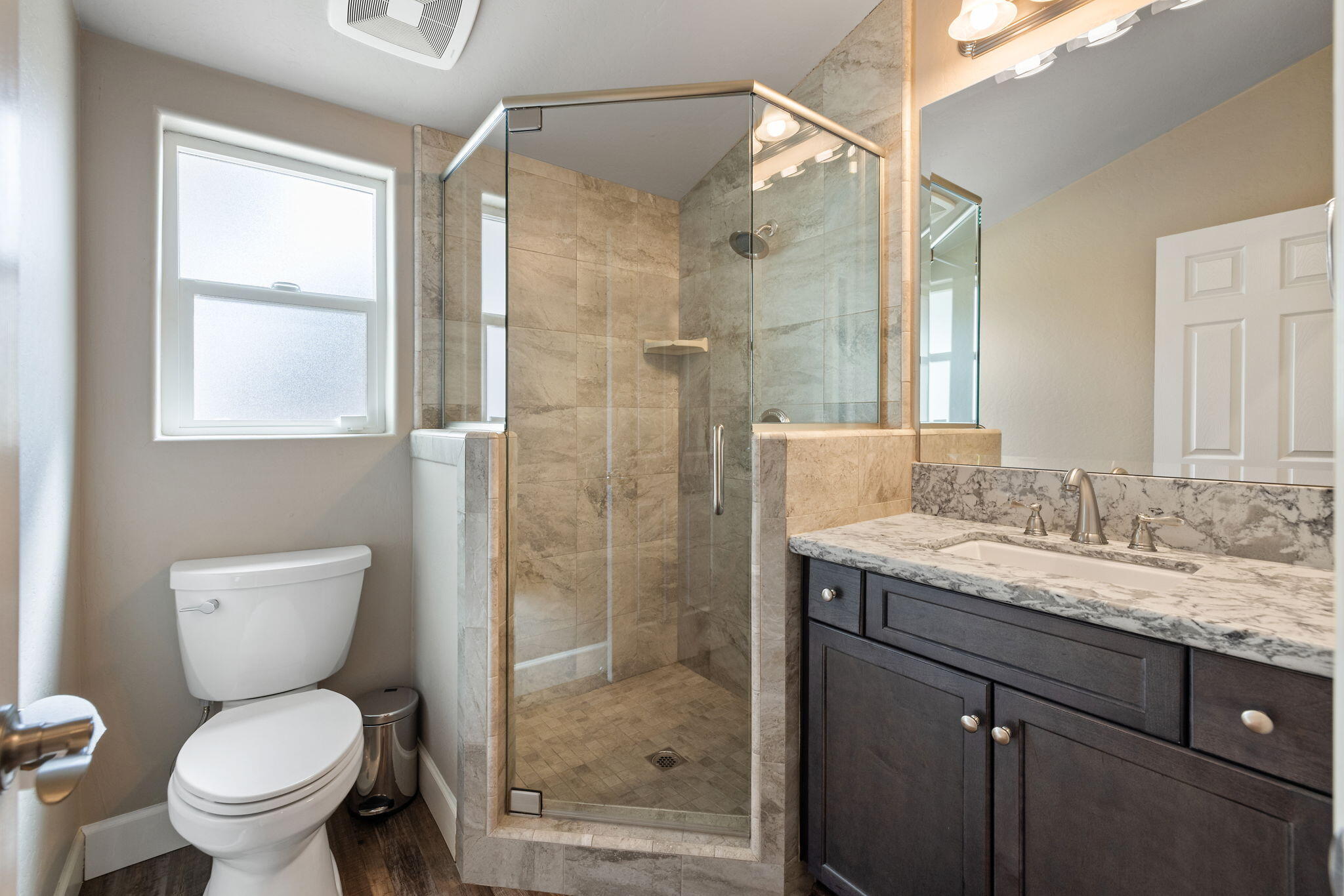 2360 W Bel Aire Ct, Porterville, CA 93257