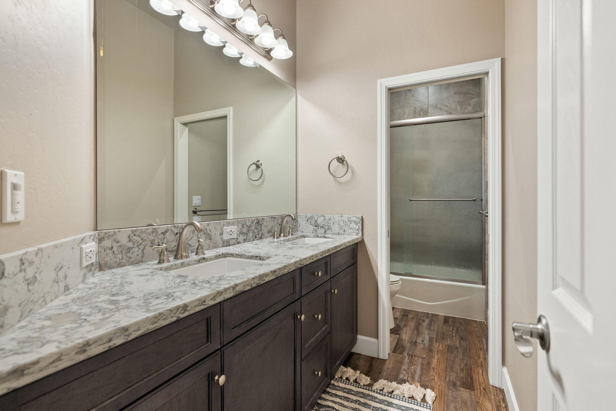 2360 W Bel Aire Ct, Porterville, CA 93257