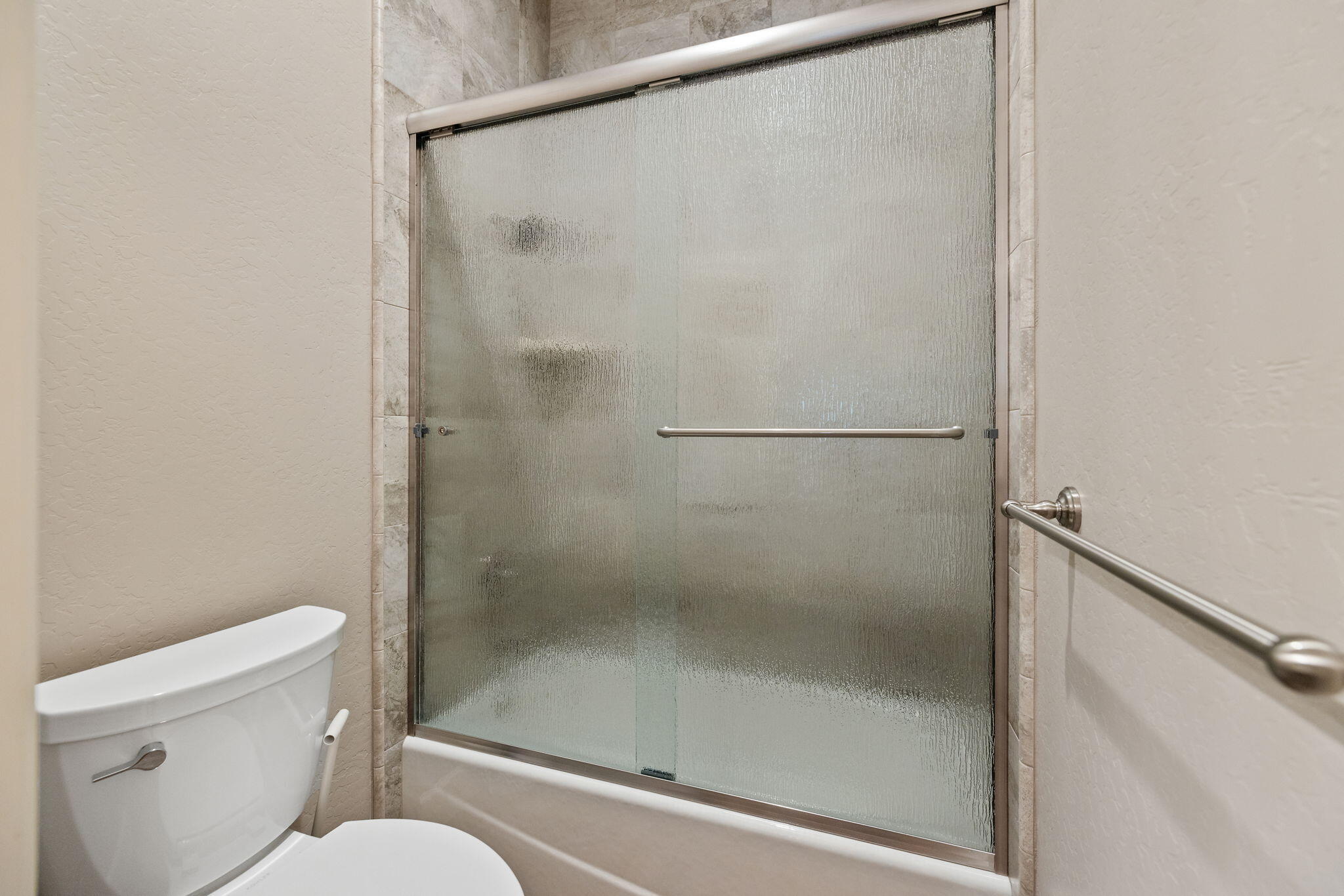 2360 W Bel Aire Ct, Porterville, CA 93257