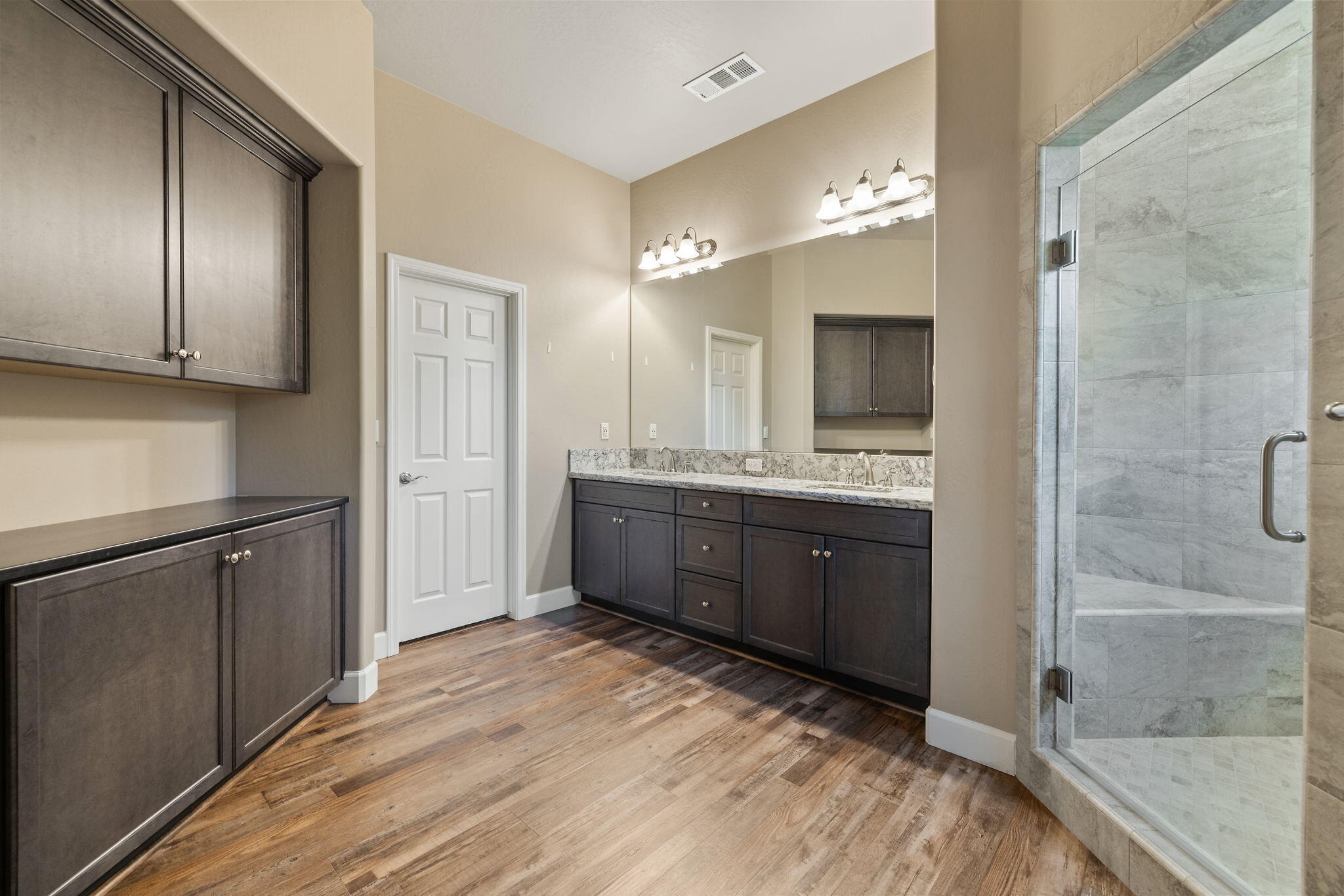 2360 W Bel Aire Ct, Porterville, CA 93257