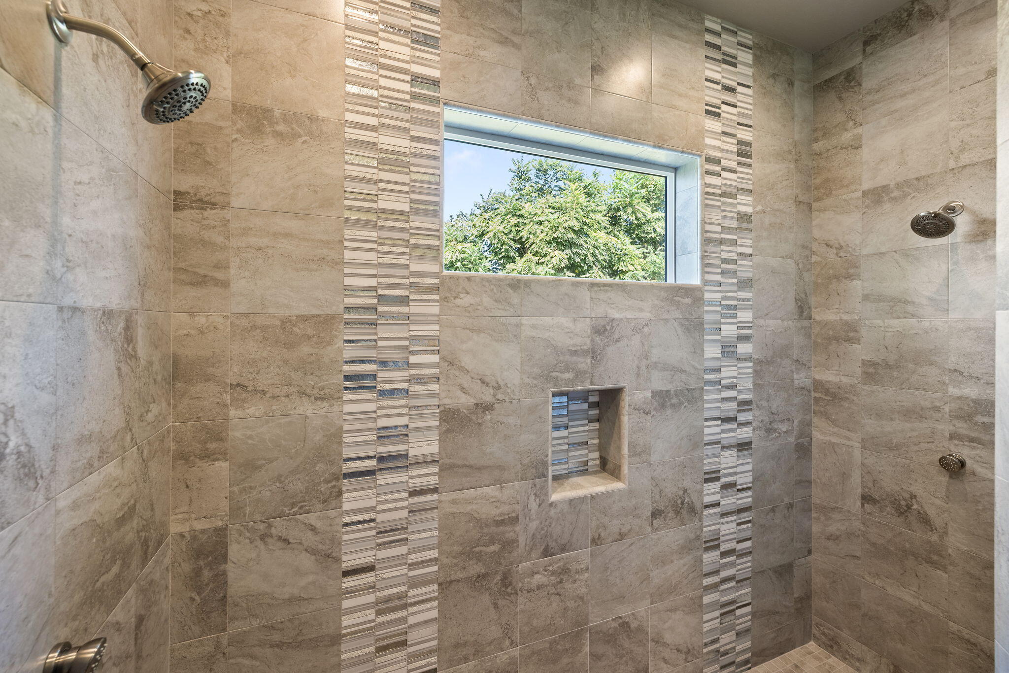 2360 W Bel Aire Ct, Porterville, CA 93257