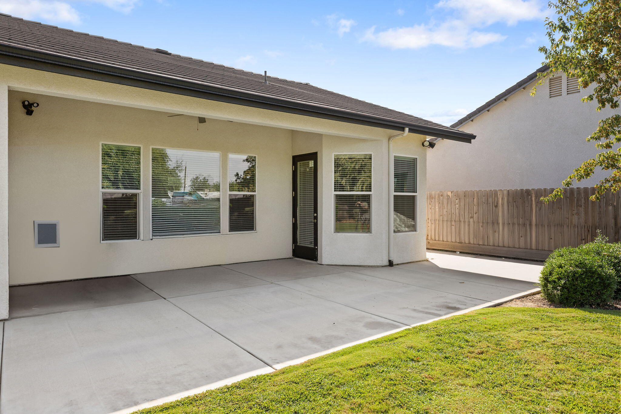 2360 W Bel Aire Ct, Porterville, CA 93257