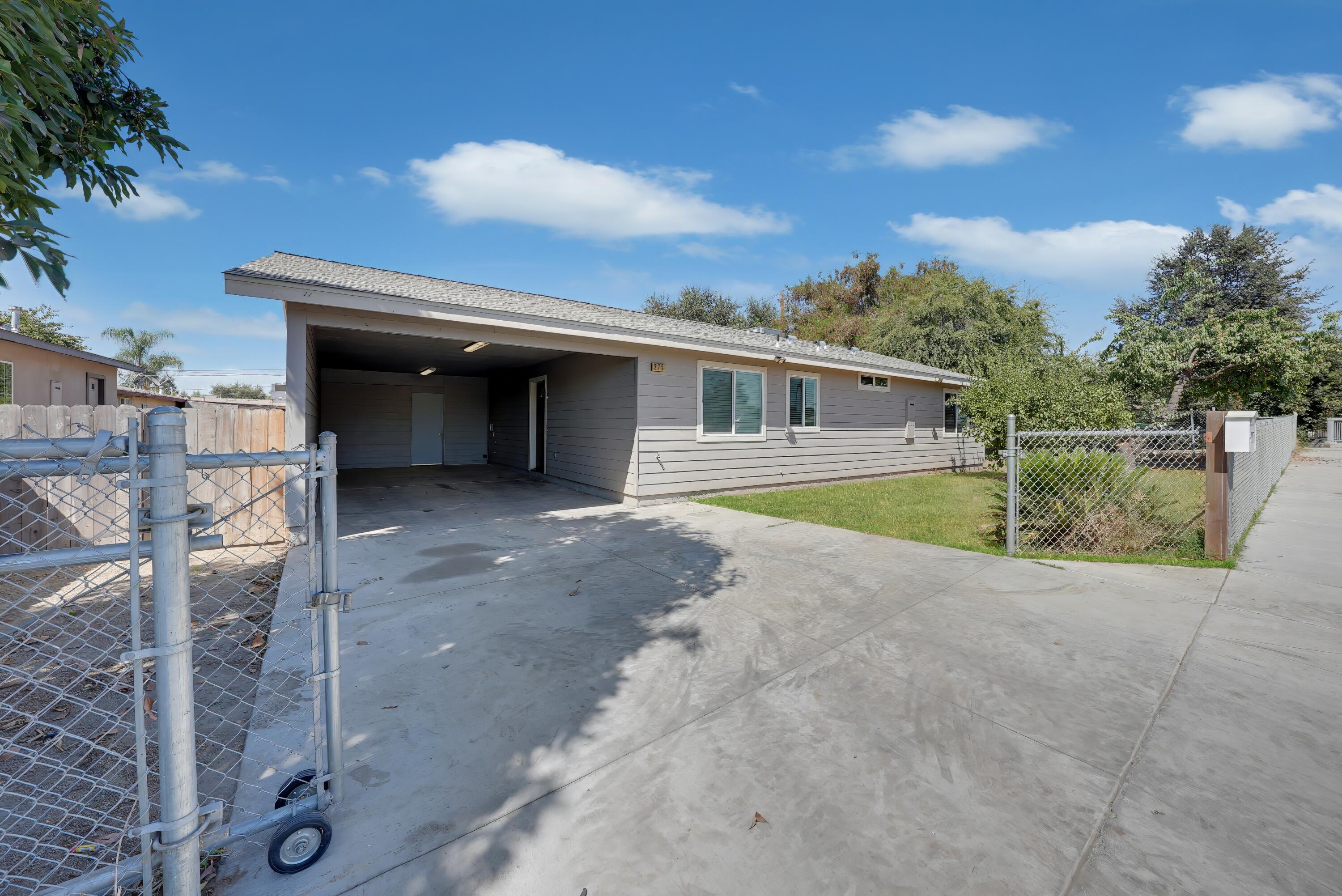 680 E Larry St, Farmersville, CA 93223