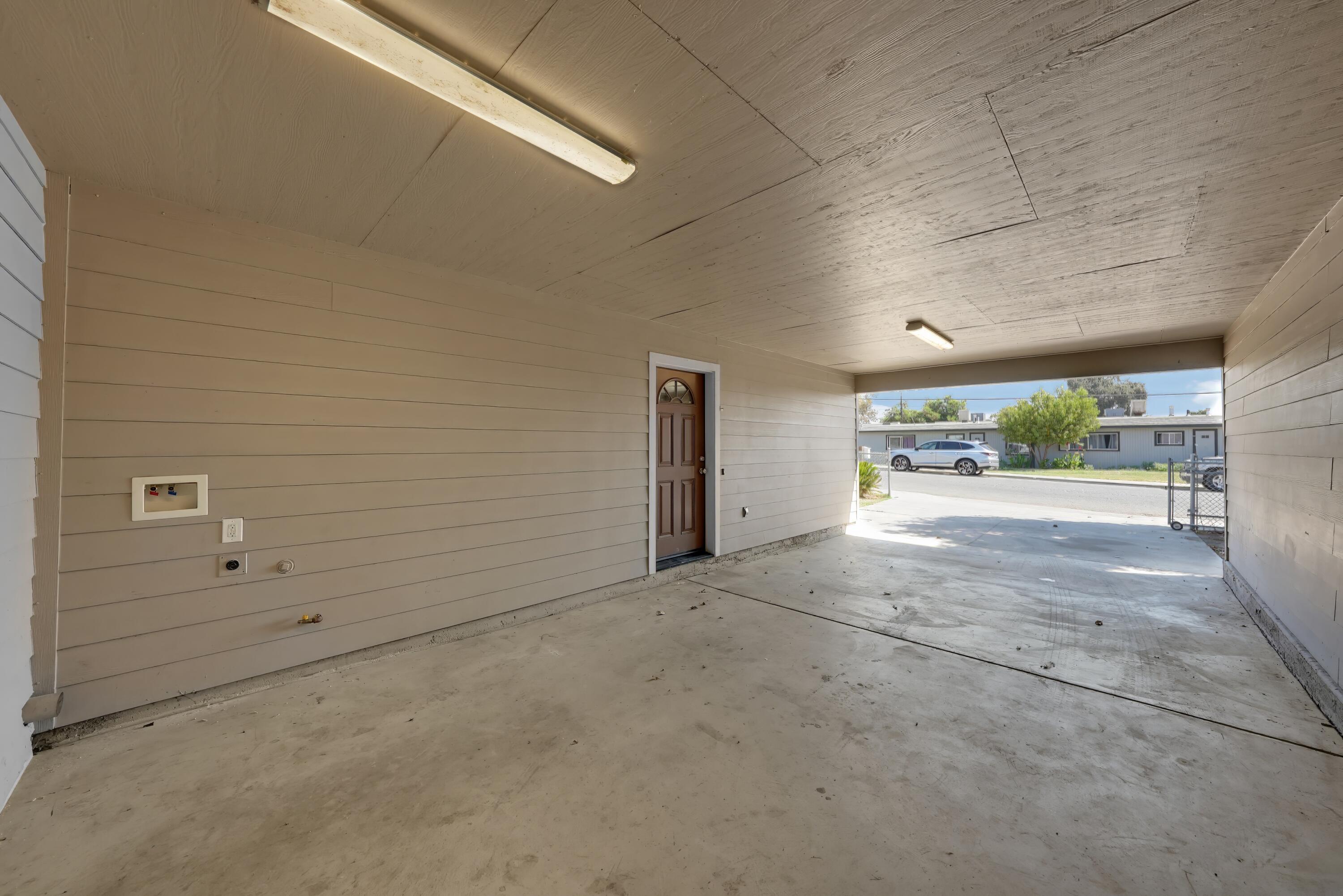 680 E Larry St, Farmersville, CA 93223