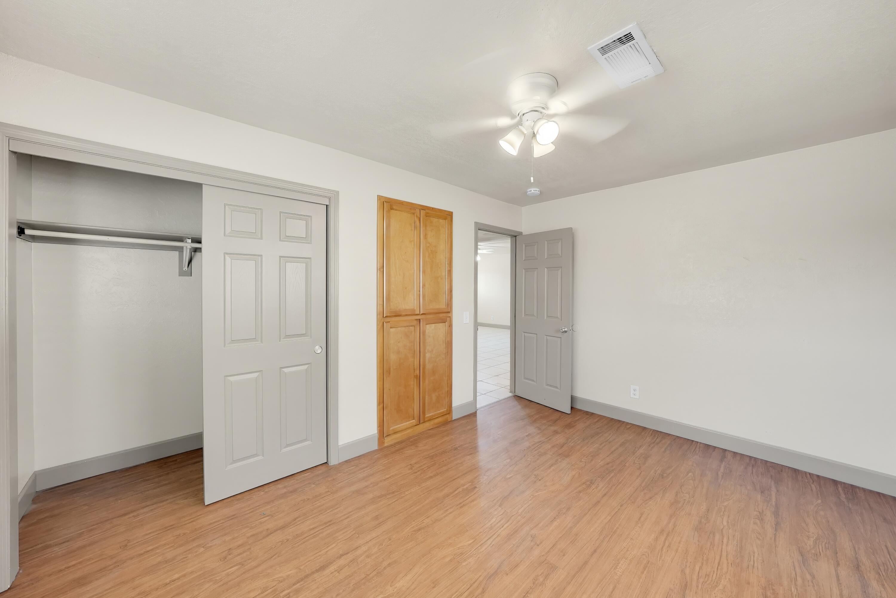 680 E Larry St, Farmersville, CA 93223