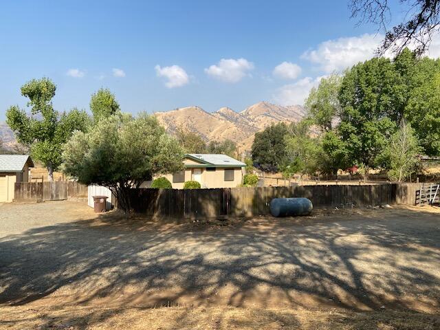 42124 South Fork Dr, Three Rivers, CA 93271