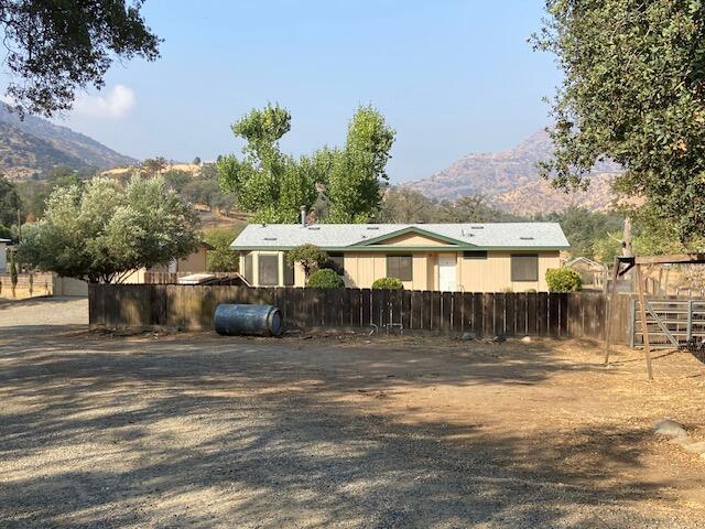 42124 South Fork Dr, Three Rivers, CA 93271