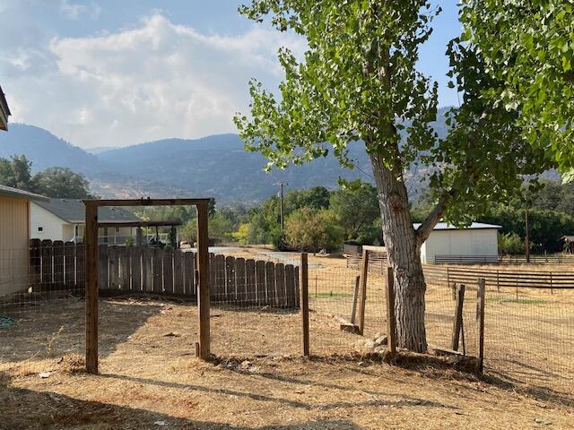 42124 South Fork Dr, Three Rivers, CA 93271