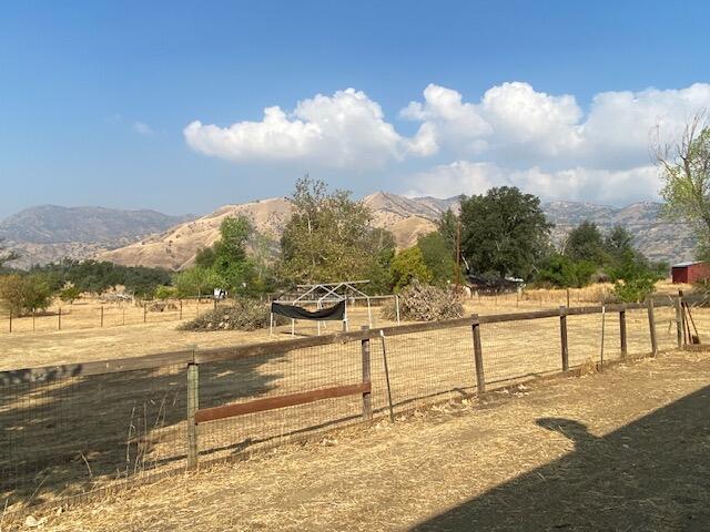 42124 South Fork Dr, Three Rivers, CA 93271