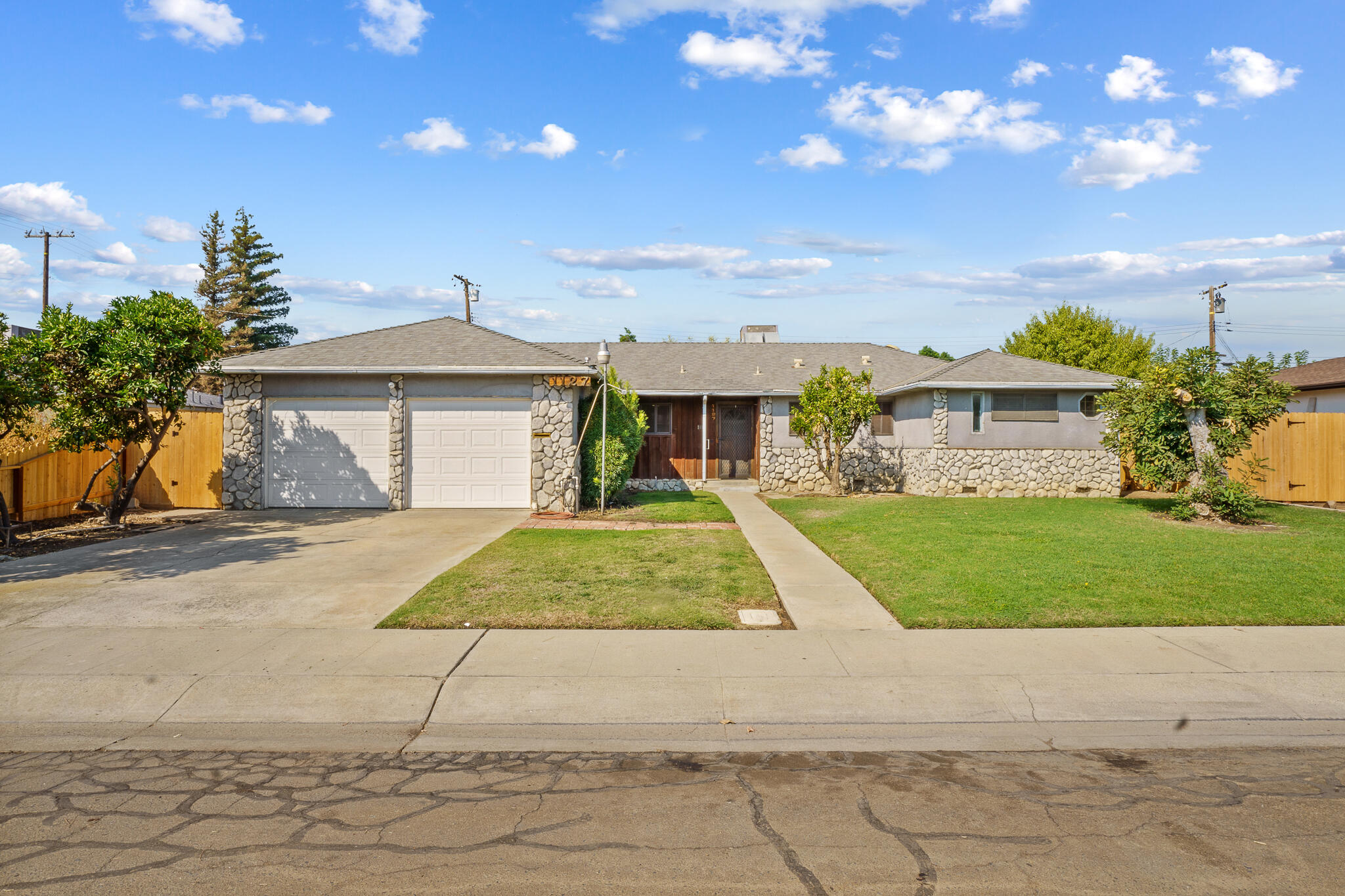 1127 S Whitney, Visalia, CA 93277