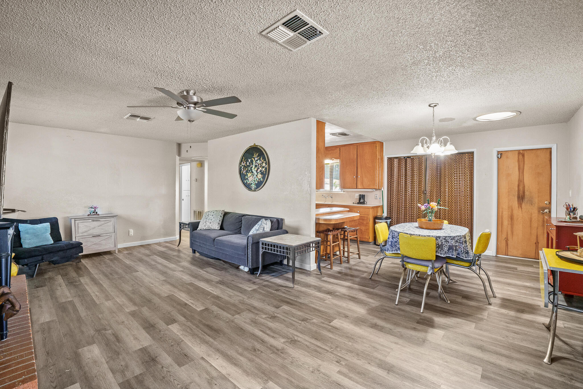 1127 S Whitney, Visalia, CA 93277