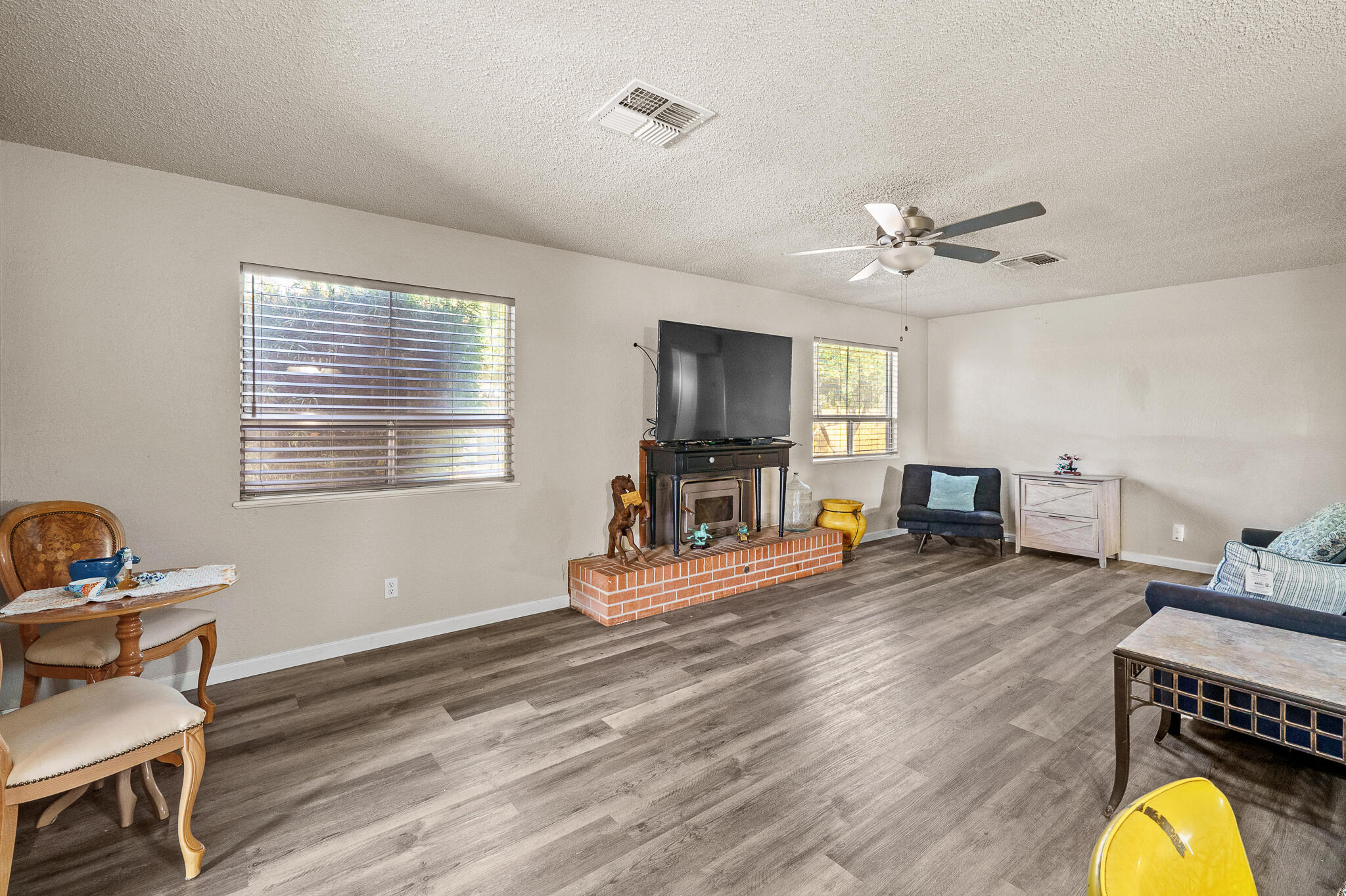 1127 S Whitney, Visalia, CA 93277